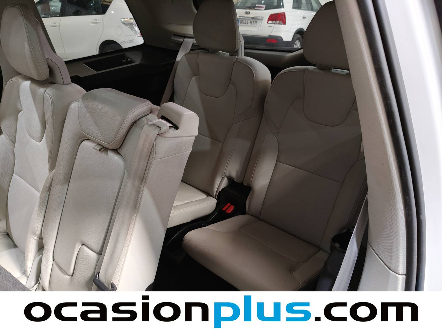 Equipamiento del Volvo XC90 Volvo XC90 D5 Momentum AWD Auto 7 Plazas (235 CV)