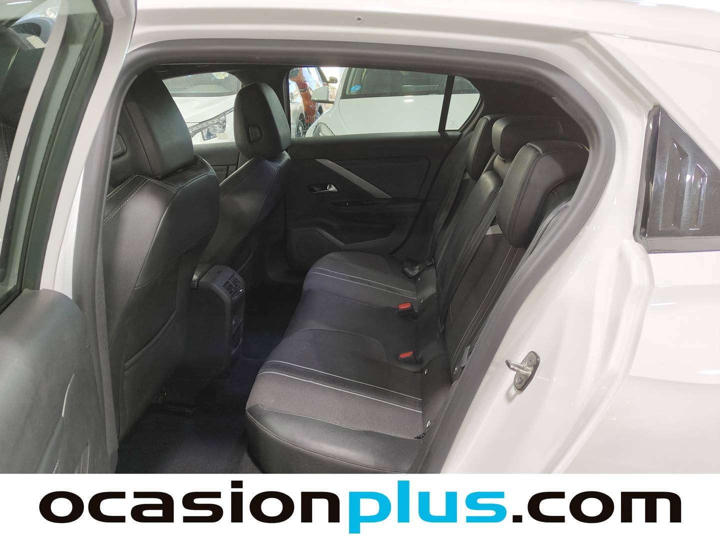 Foto asientos traseros Opel Astra Opel Astra 1.2 Turbo XHT GS (130 CV)