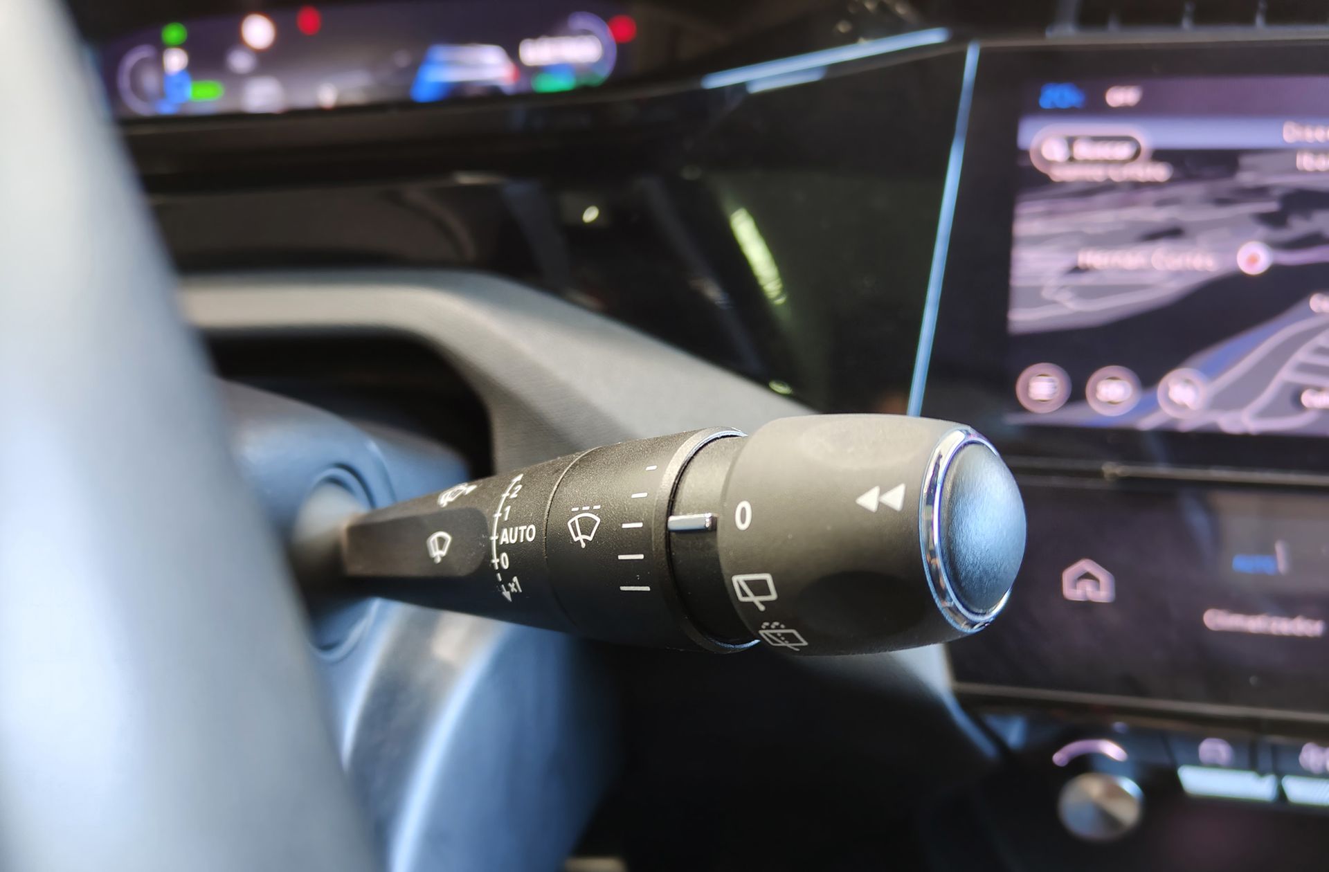 Peugeot 308 SW Hybrid 225 GT eEAT8 - foto 40