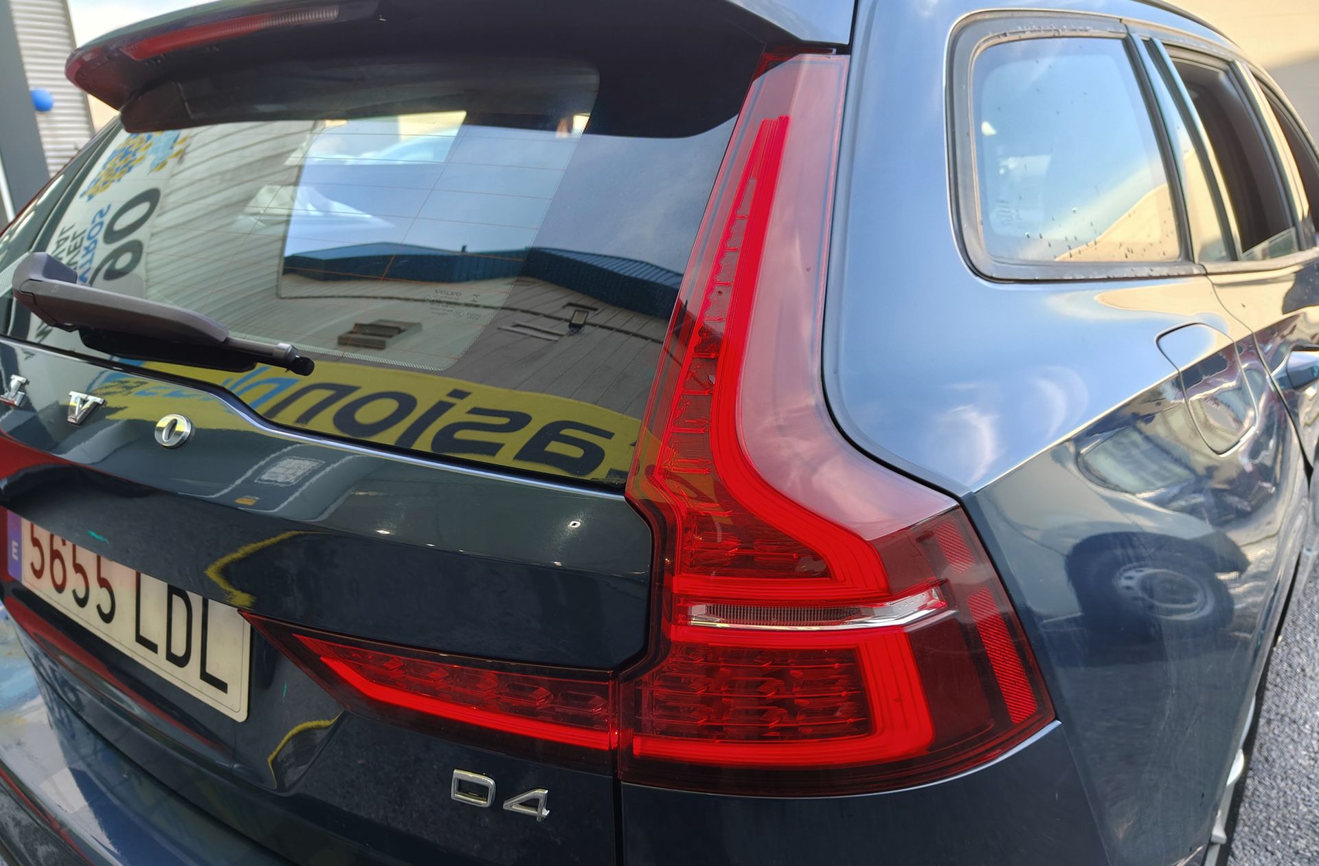 Volvo V60 D4 Momentum - foto 17