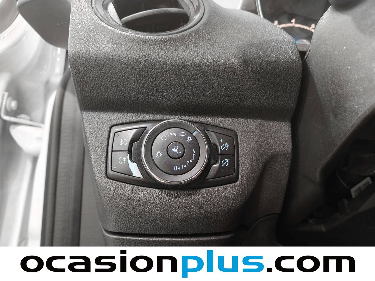 Extras y acabados del Ford Tourneo Courier Ford Tourneo Courier 1.0 EcoBoost Titanium (100 CV)