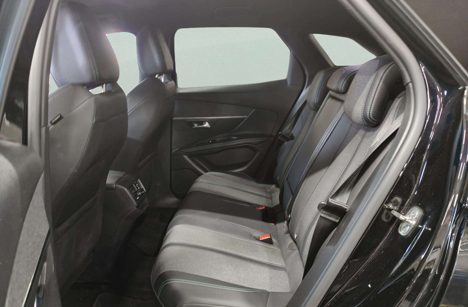Peugeot 3008 PureTech 130 Allure Pack EAT8 - foto 14