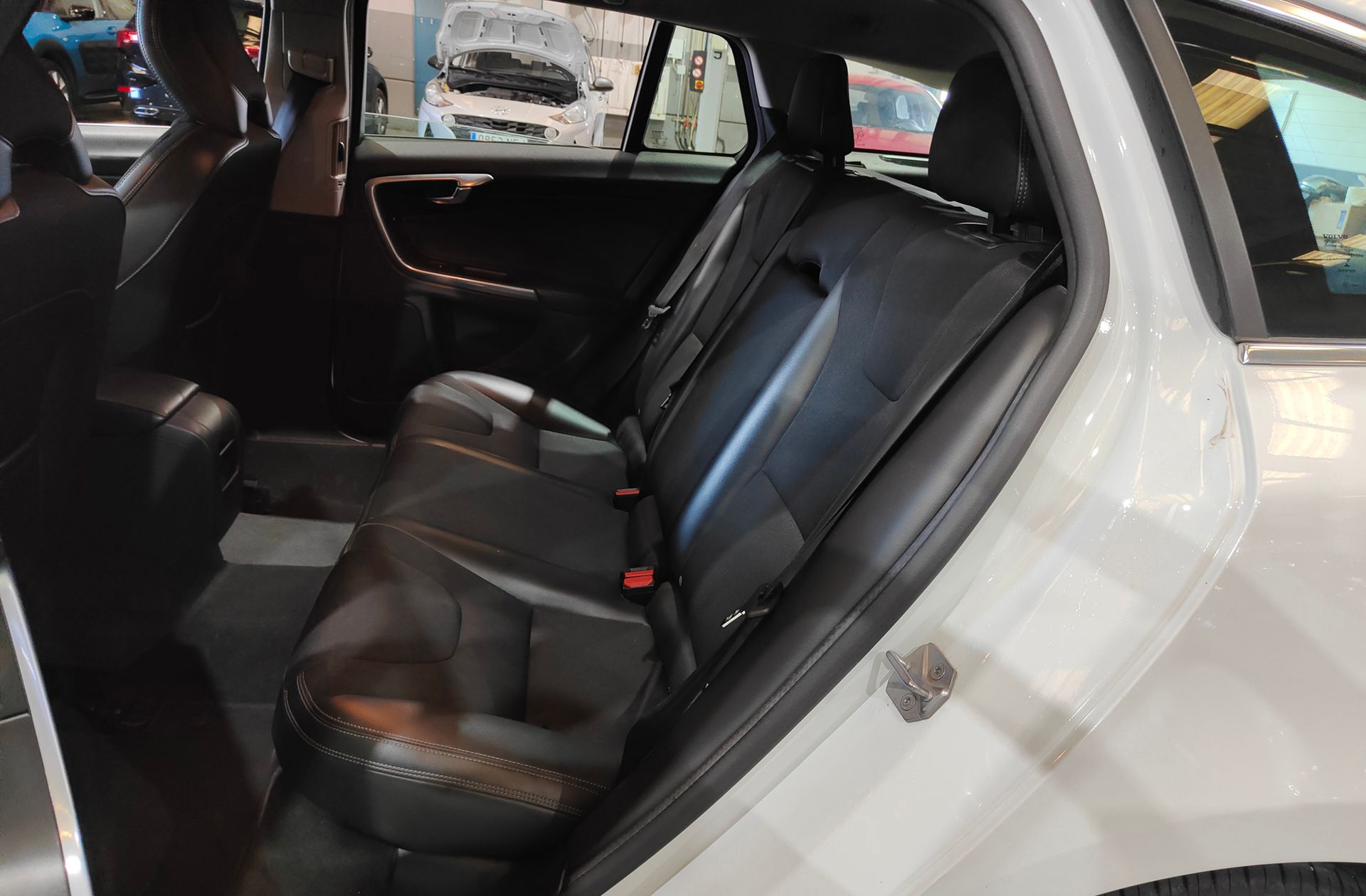 Volvo V60 D3 Momentum - foto 10