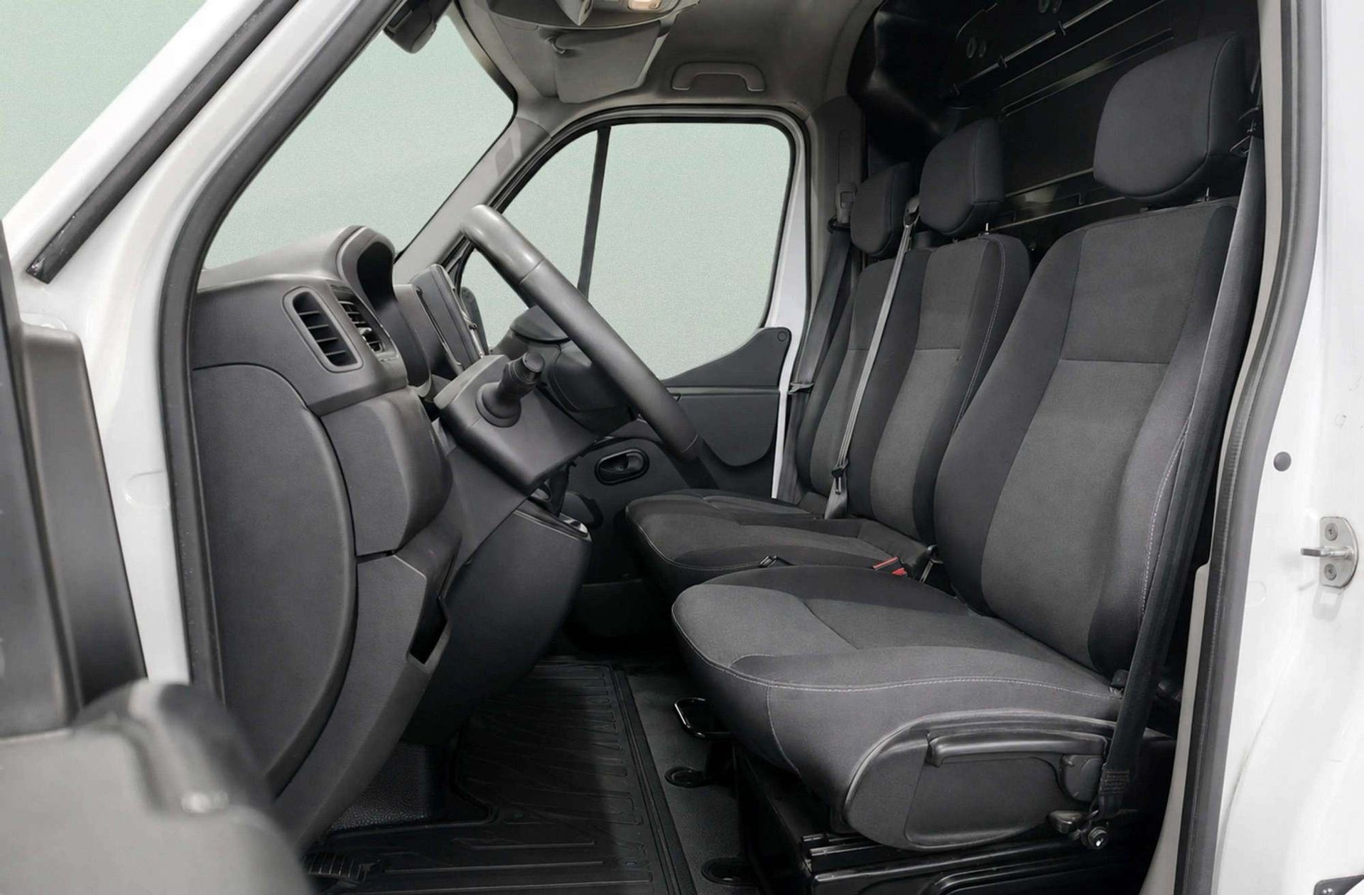 Renault Master Furgon L2H2 3500 Blue dCi 3 plazas - foto 8