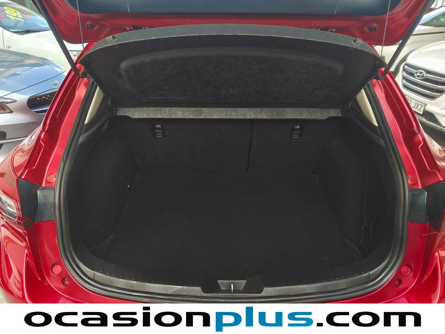 Fotos maletero Mazda Mazda3 Mazda Mazda 3 2.2 DE MT Luxury (150 CV)