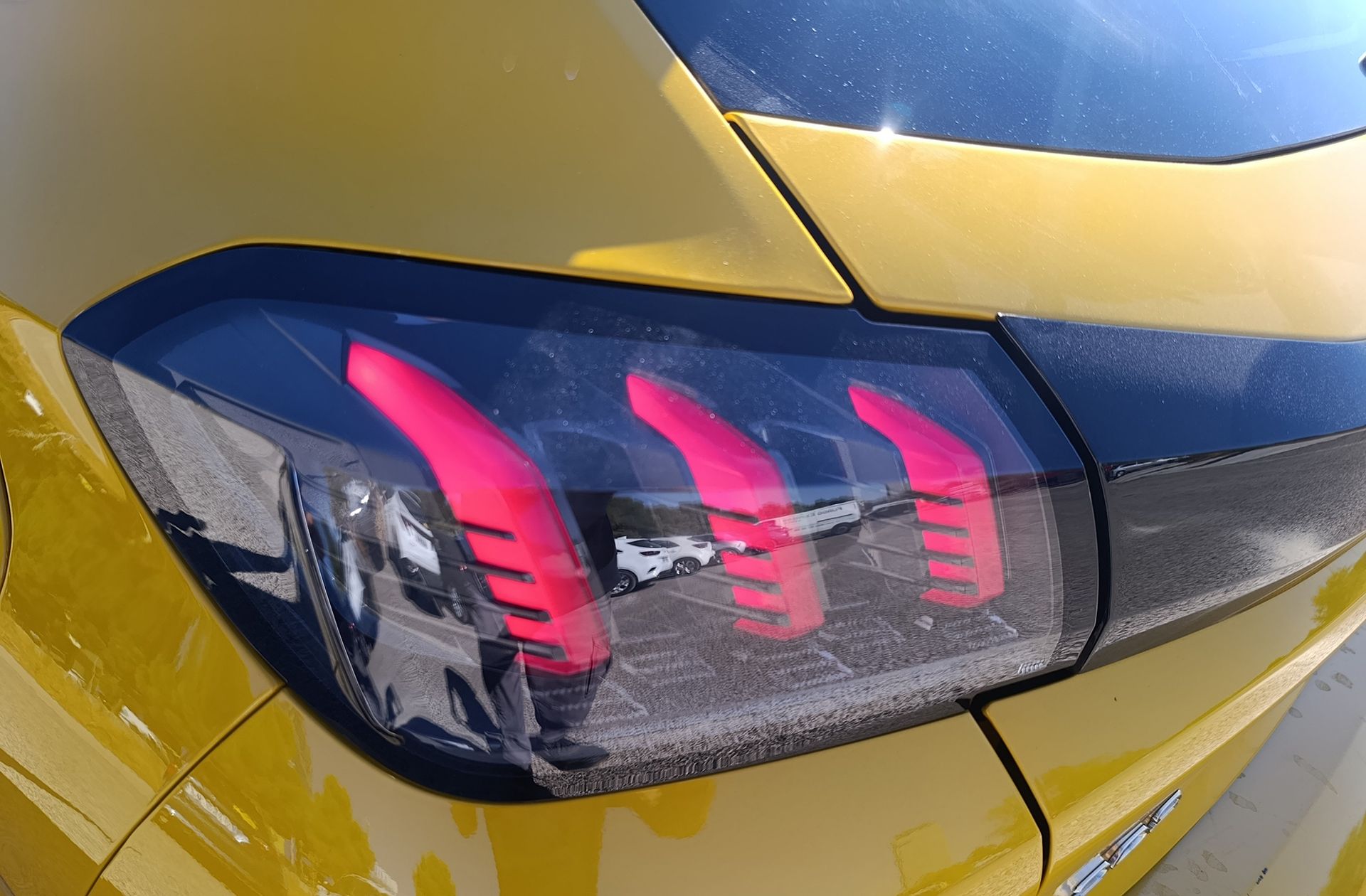 Peugeot 208 PureTech 100 Allure Pack EAT8 - foto 16