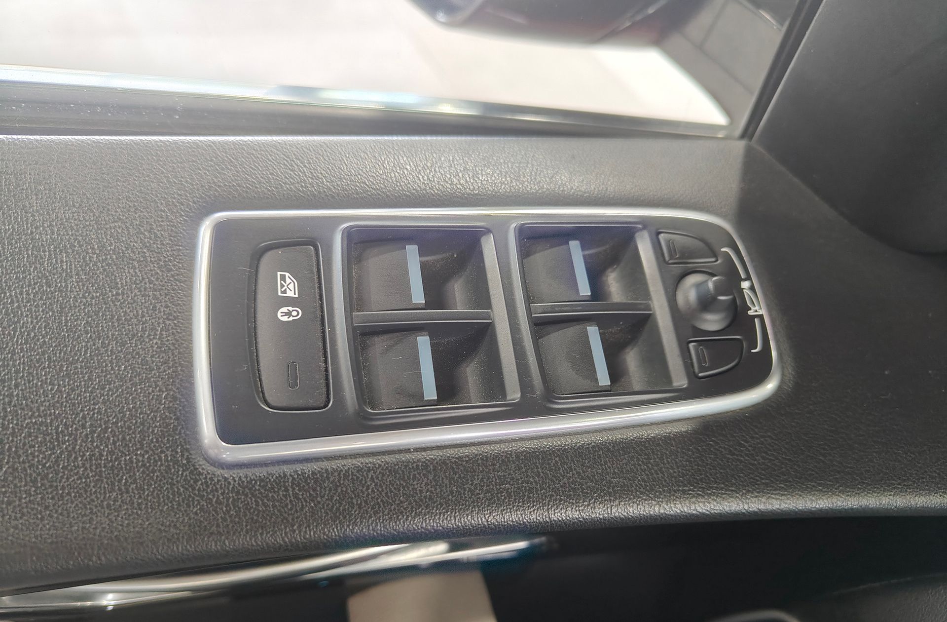 Jaguar F-Pace 2.0T i4 Prestige AWD - foto 35