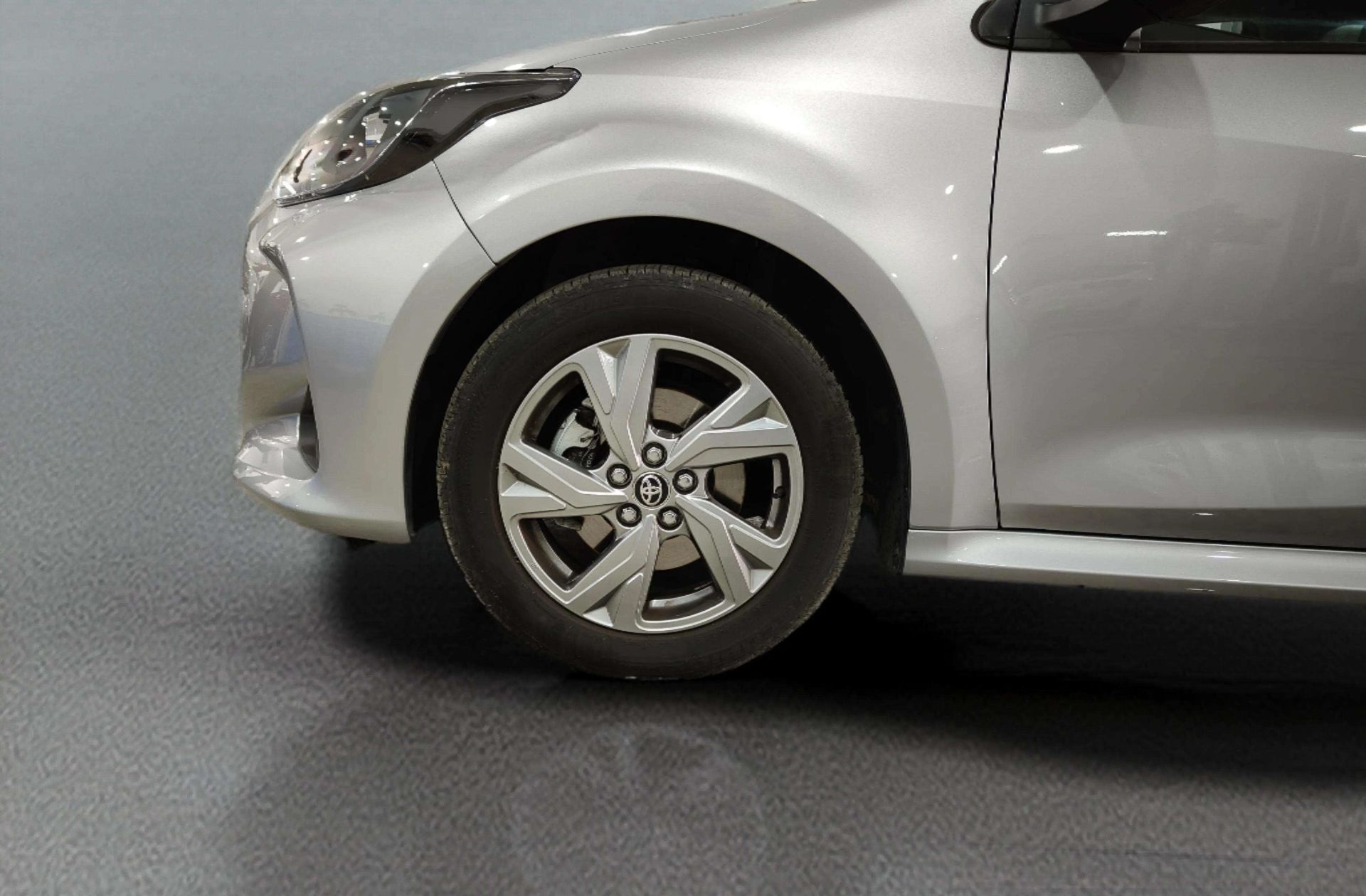 Toyota Yaris 120H Active Plus - foto 35