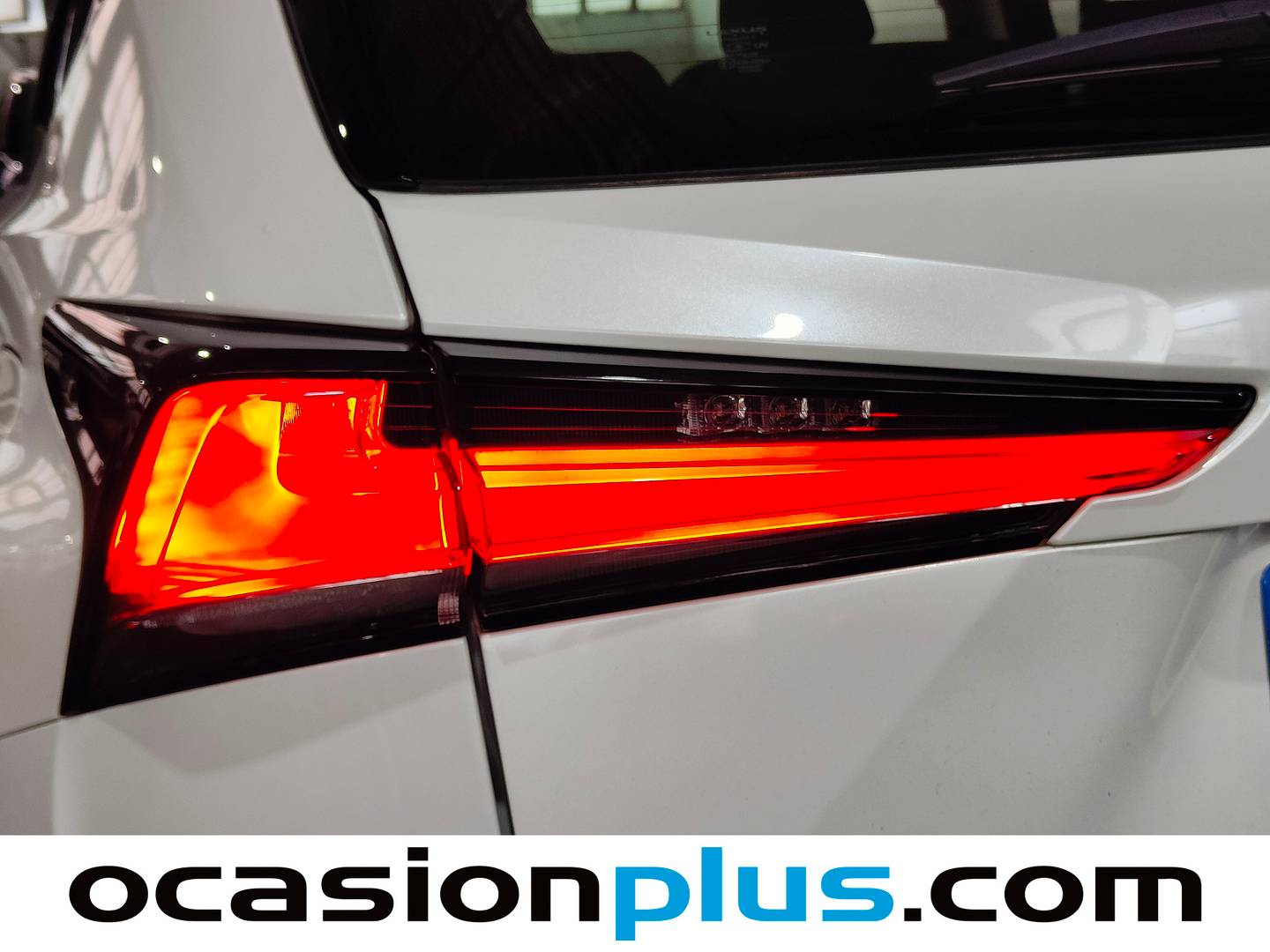 Acabados Lexus NX Lexus NX 300h Business Navigation 2WD (197 CV)