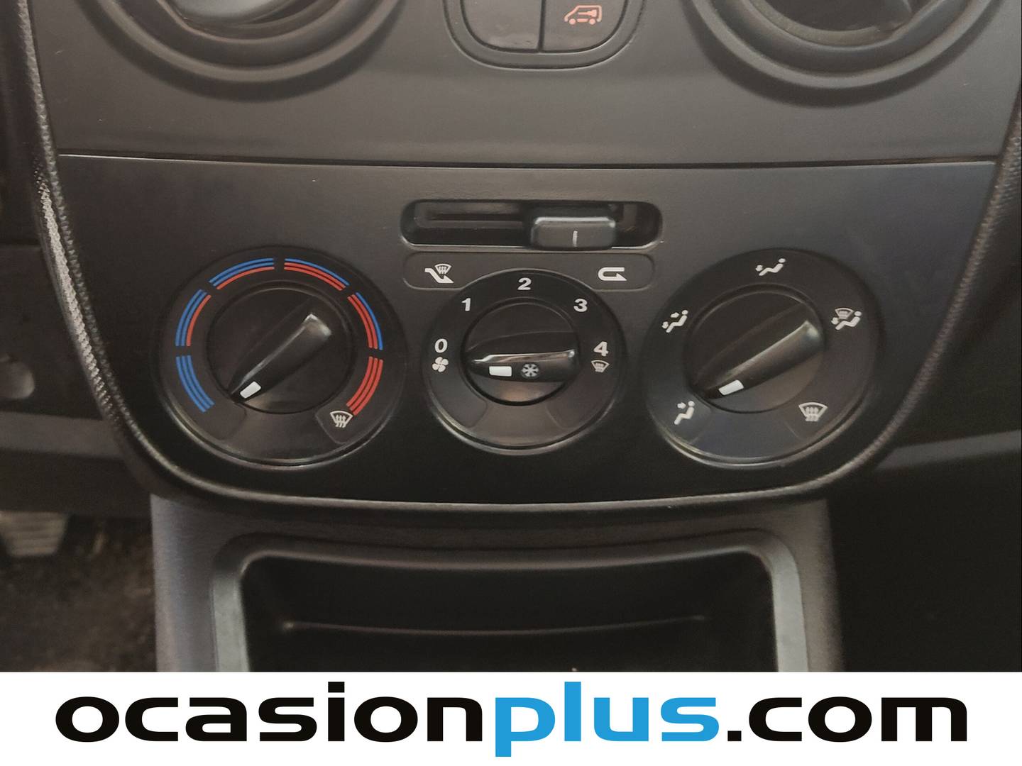 Extras y acabados del Fiat Fiorino Fiat Fiorino Cargo Furgon 1.3 Multijet Base (80 CV)
