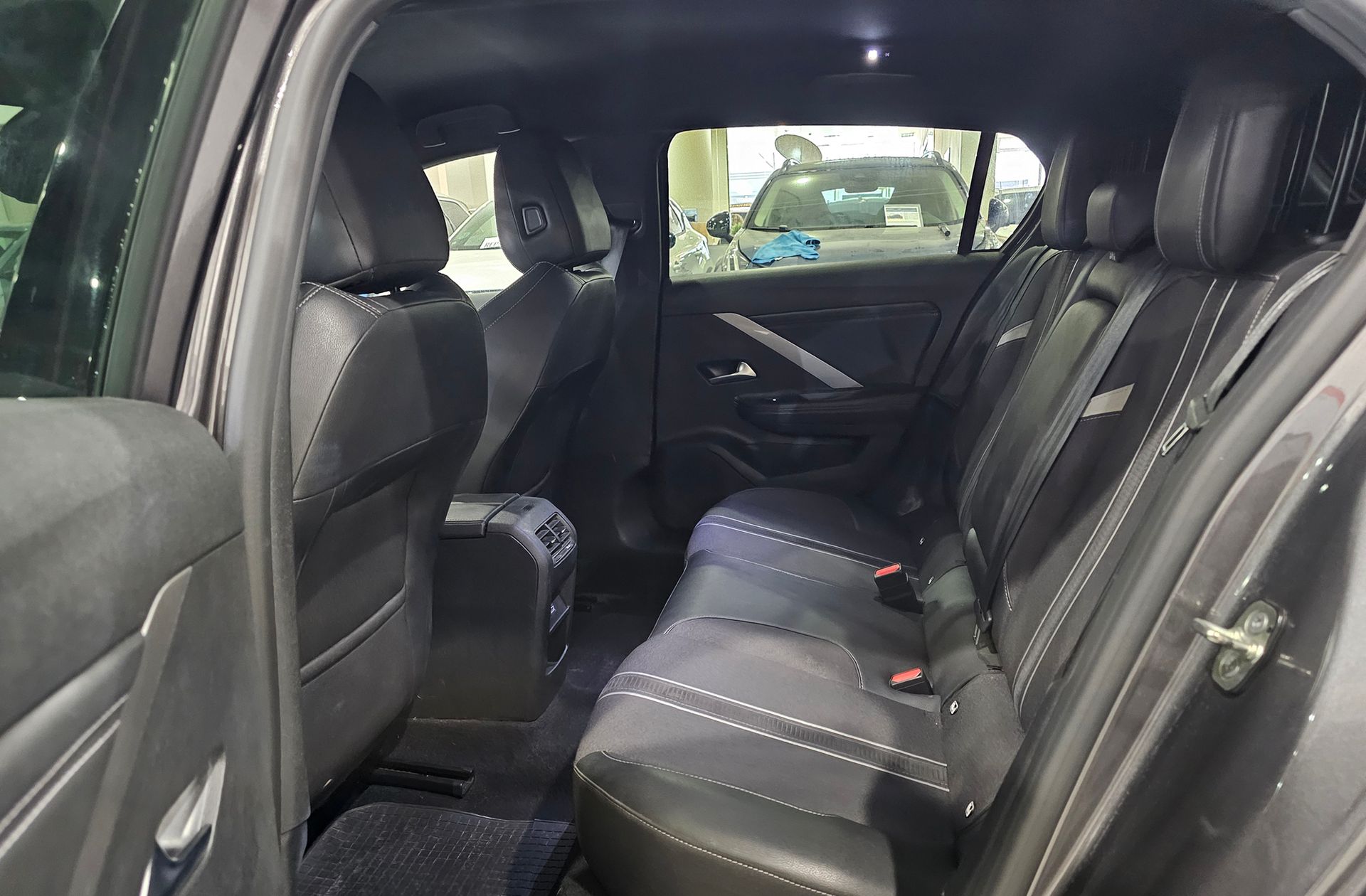 Opel Astra 1.2 Turbo XHT GS - foto 13