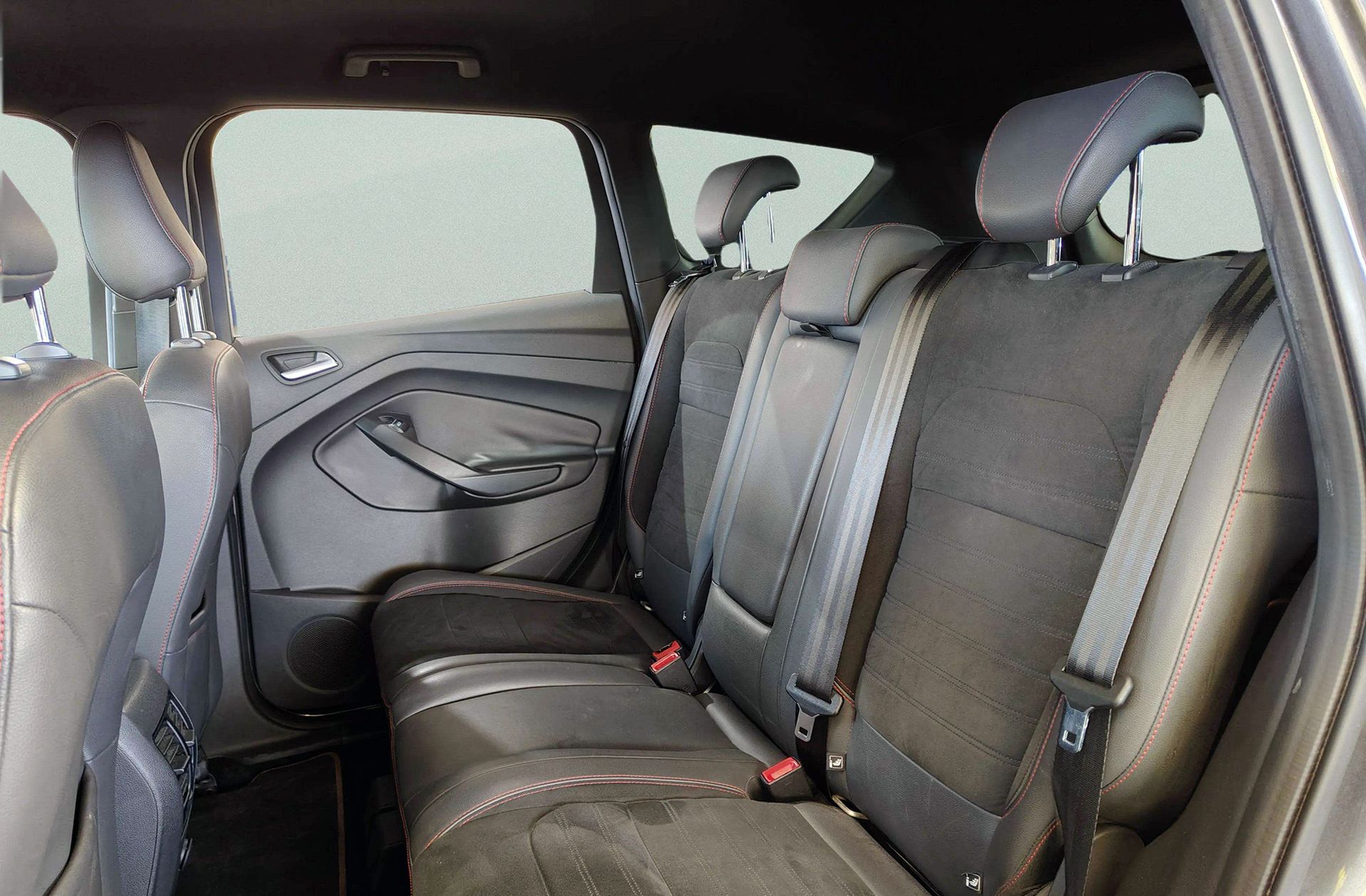 Ford Kuga 1.5 EcoBoost ST-Line 4x2 - foto 12