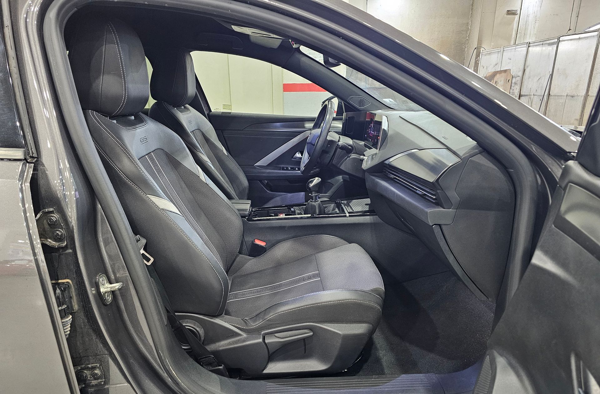Opel Astra 1.2 Turbo XHT GS - foto 20