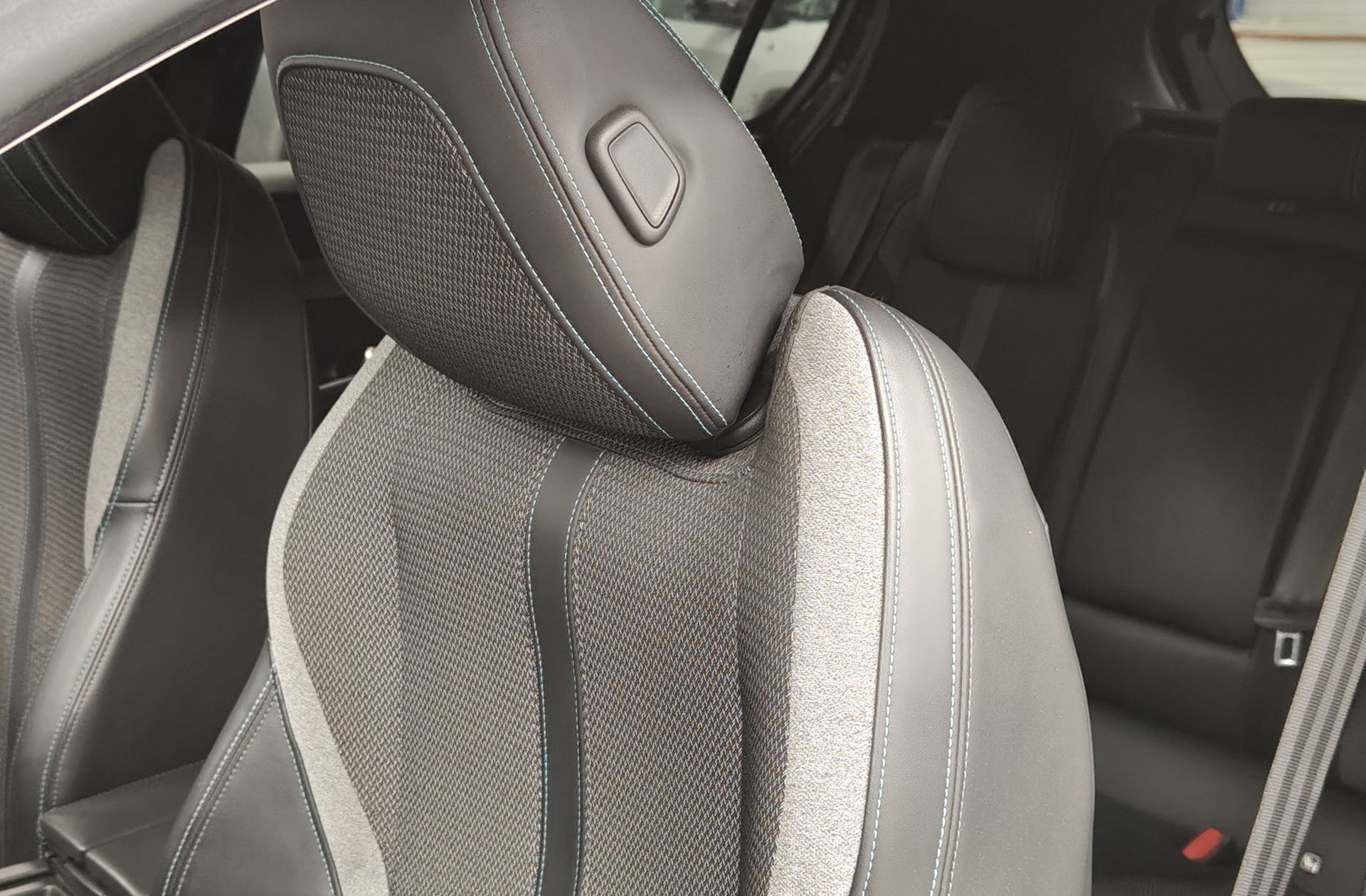 Peugeot 308 PureTech 130 Allure Pack EAT8 - foto 6