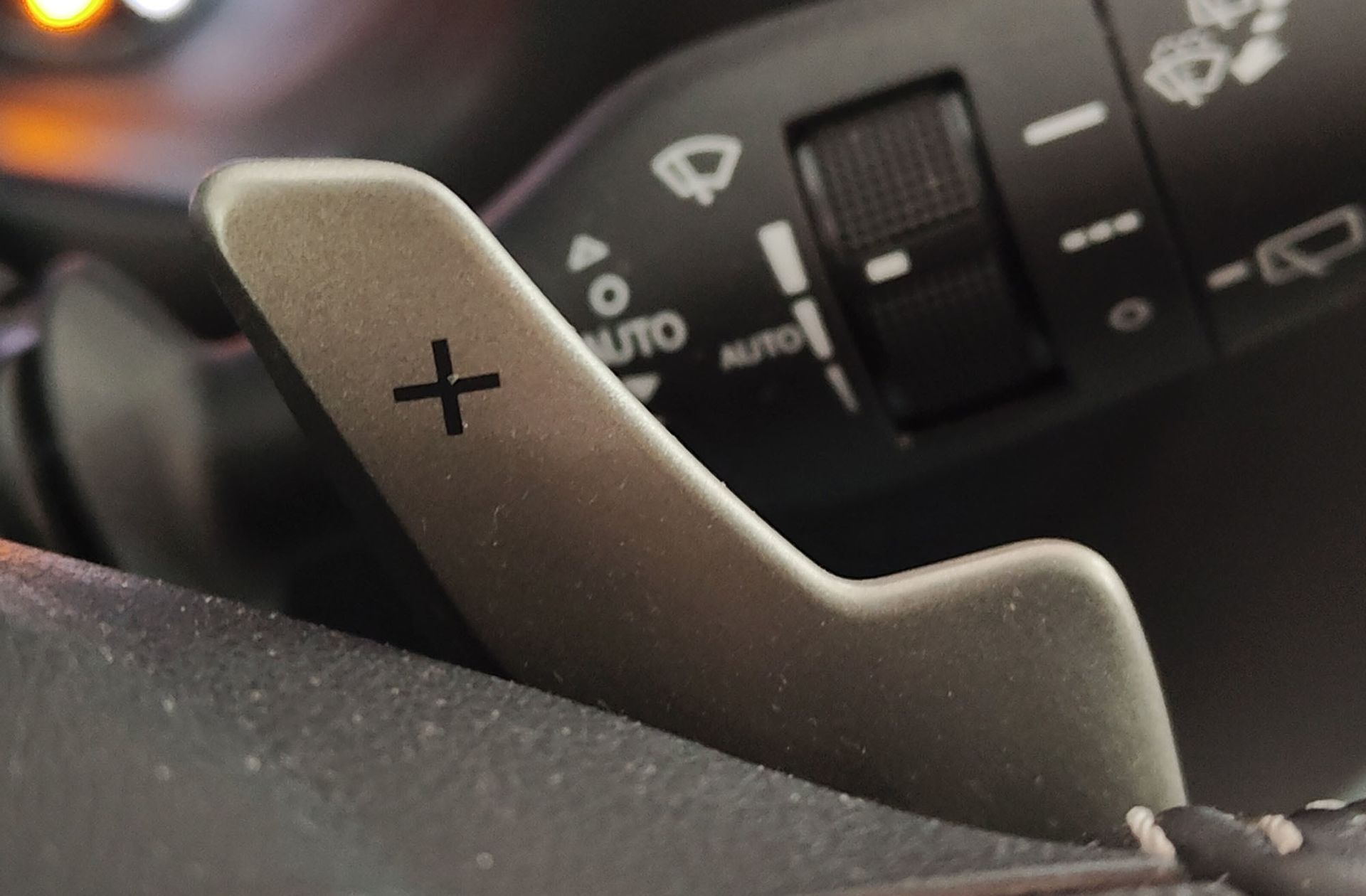 Lexus NX 300h Premium 2WD - foto 33