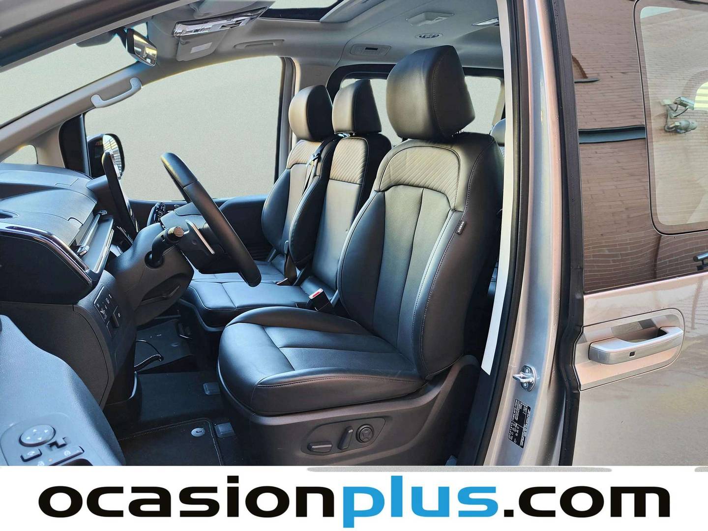 Foto asientos delanteros Hyundai Staria Hyundai Staria 1.6 HEV Style 4x2 9S 6AT (225 CV) 9 Plazas