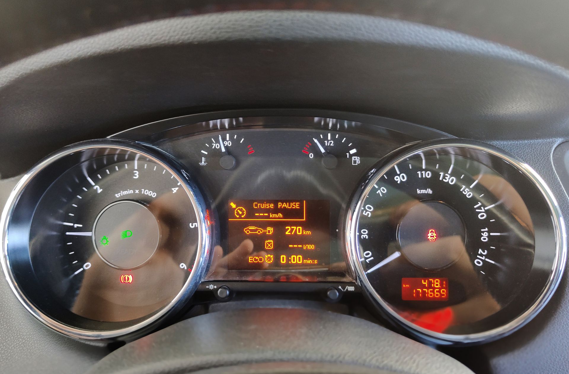 Peugeot 5008 2.0 BlueHDi Allure FAP 7 plazas - foto 24
