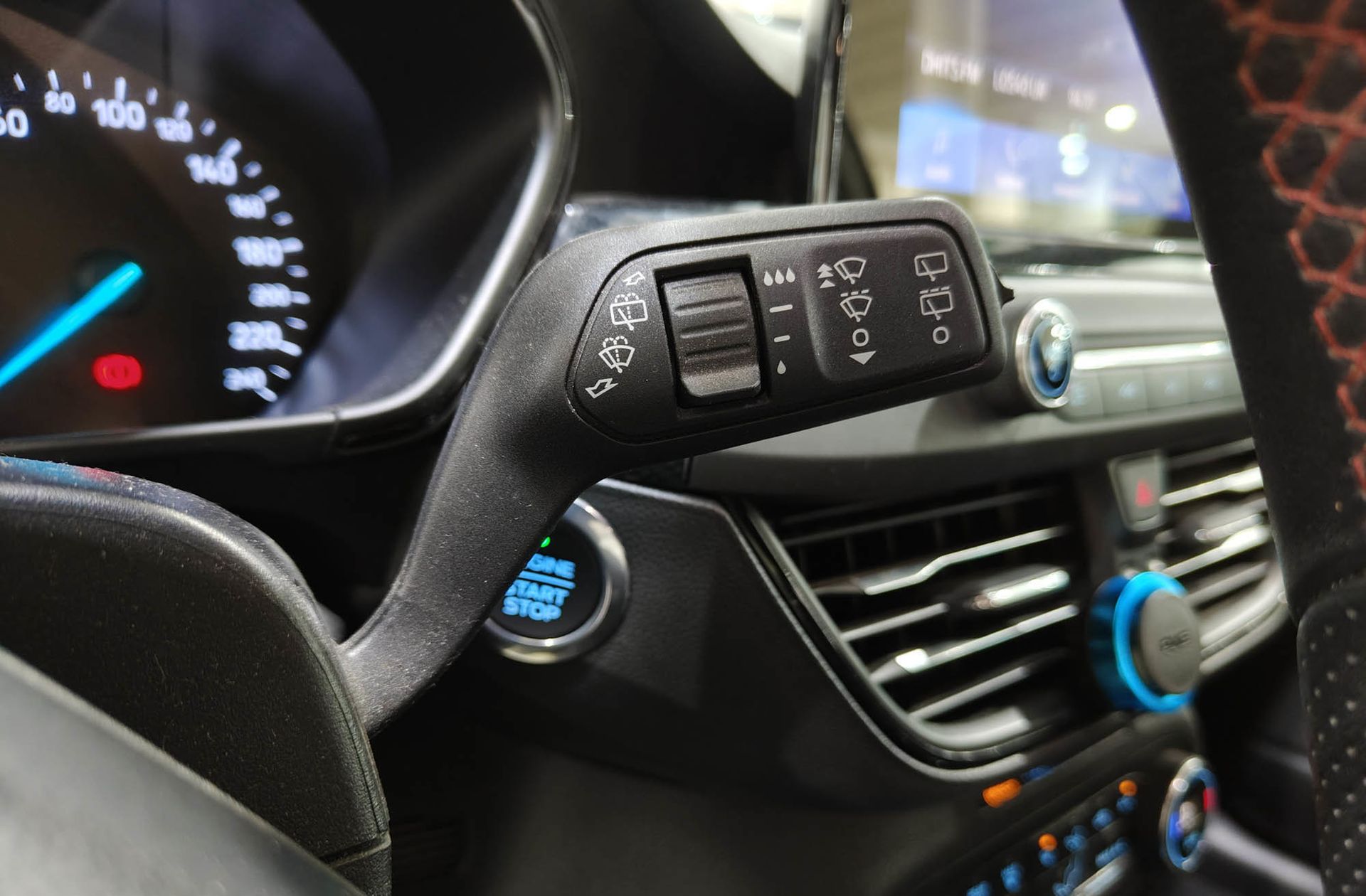 Ford Focus 1.0 EcoBoost ST-Line X - foto 28