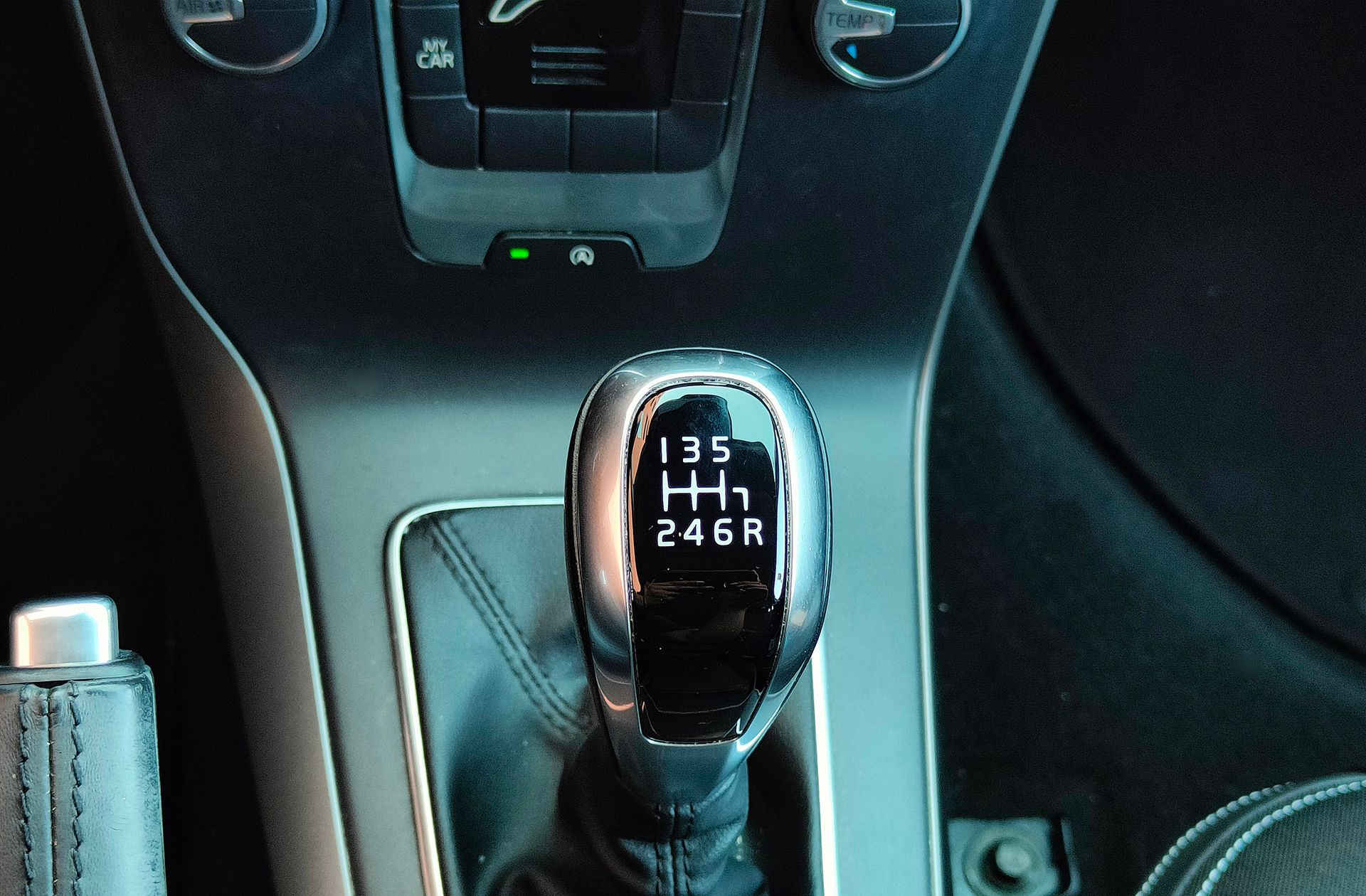 Volvo V40 T2 Kinetic - foto 5