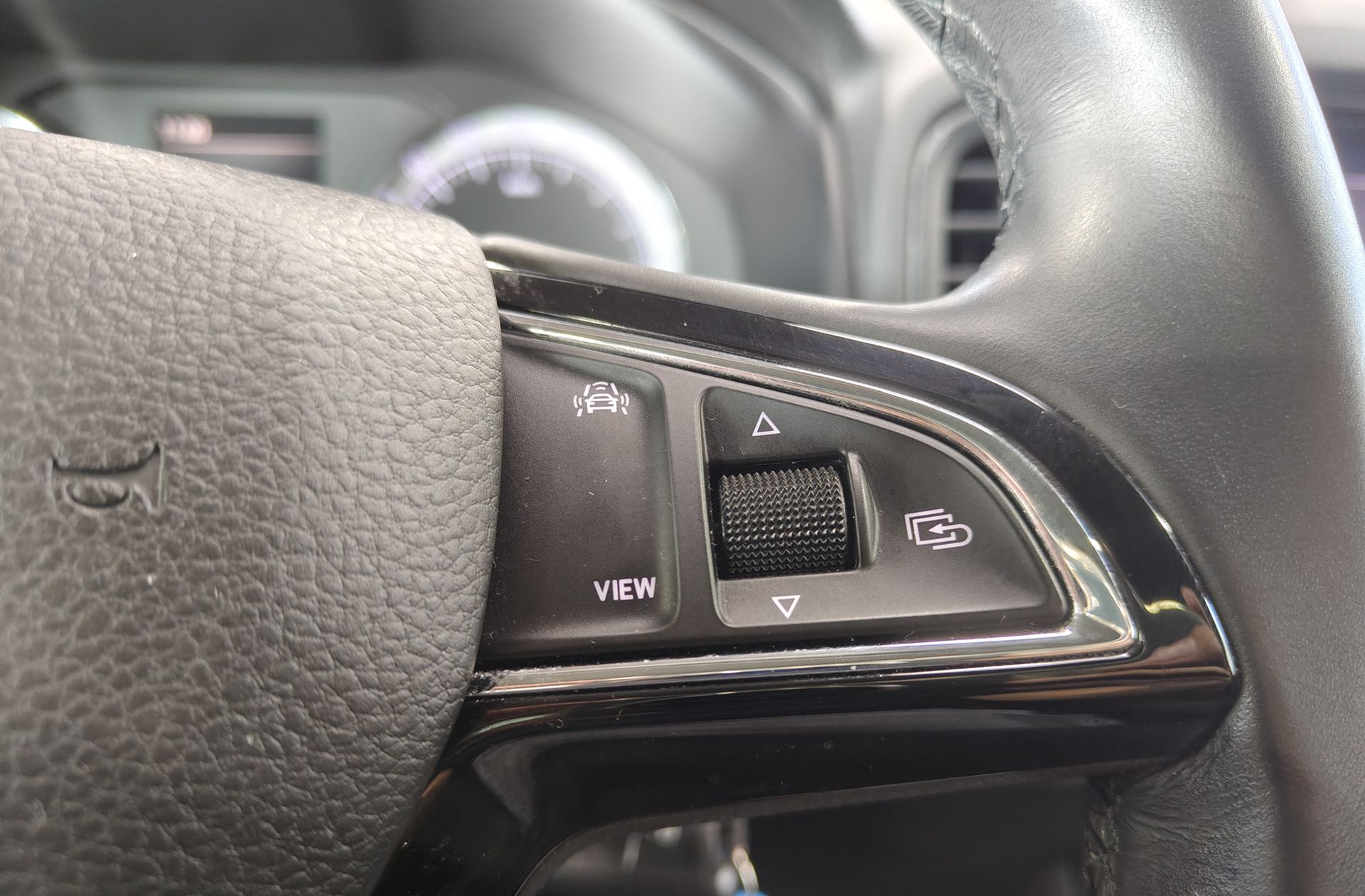 Škoda Karoq 2.0 TDI Ambition - foto 26