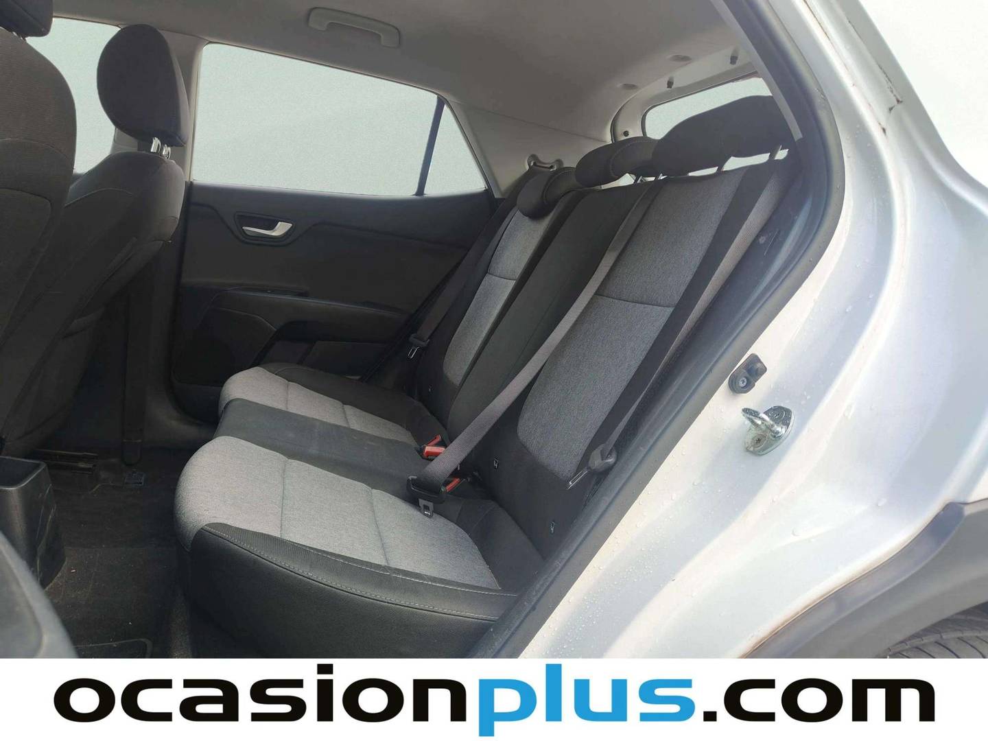 Foto asientos traseros KIA Stonic KIA Stonic 1.0 T-GDi MHEV iMT Concept (100 CV)