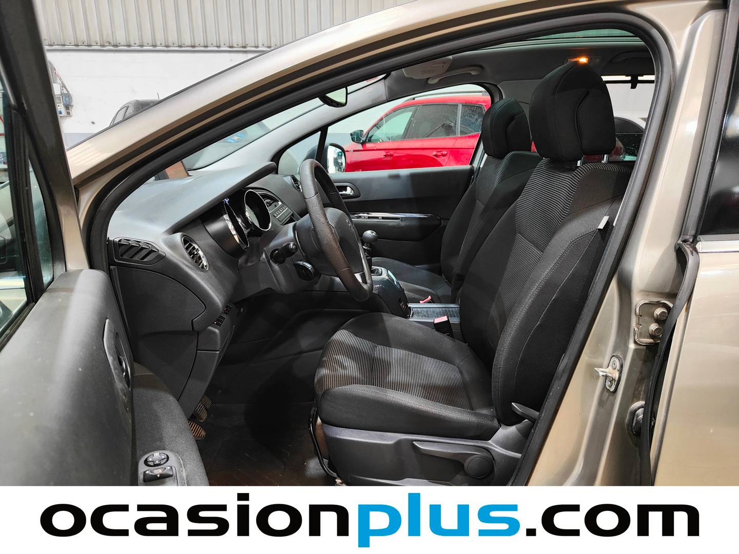 Foto asientos delanteros Peugeot 5008 Peugeot 5008 2.0 HDI Sport Pack (150 CV)