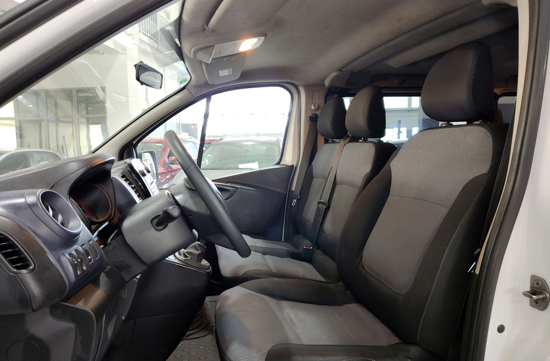 Opel Vivaro Combi 1.6 CDTI Biturbo 27 L1 9 plazas - foto 9
