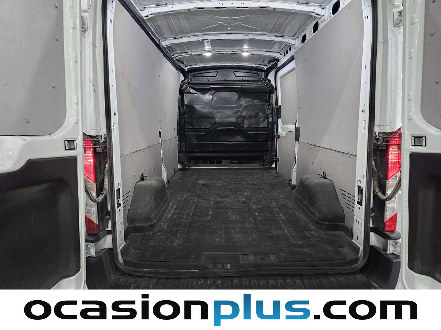 Foto asientos traseros Ford Transit Ford Transit Furgon 350 L3H2 Trend (130 CV)