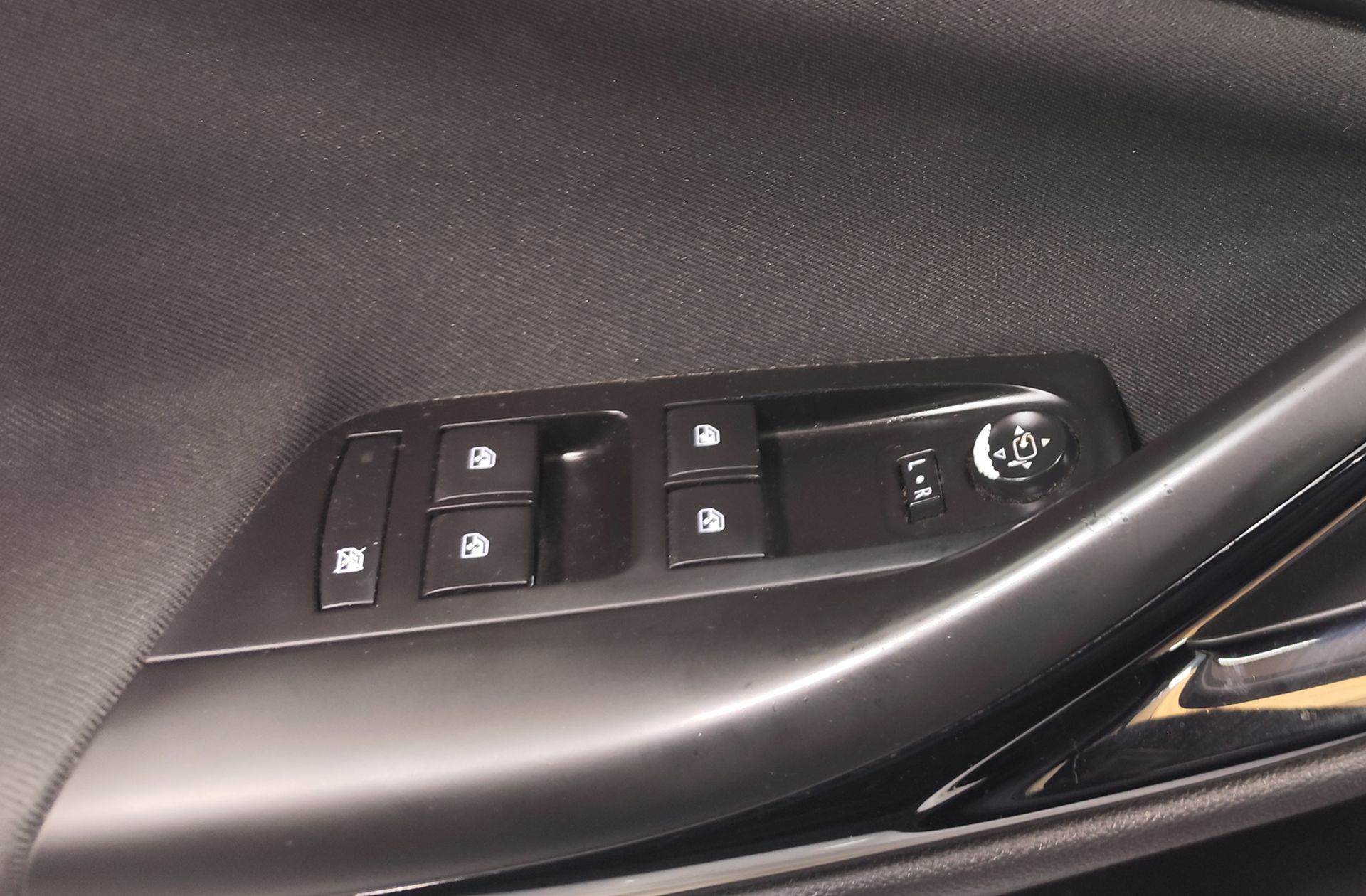 Opel Astra 1.6 Turbo GSi Line - foto 31