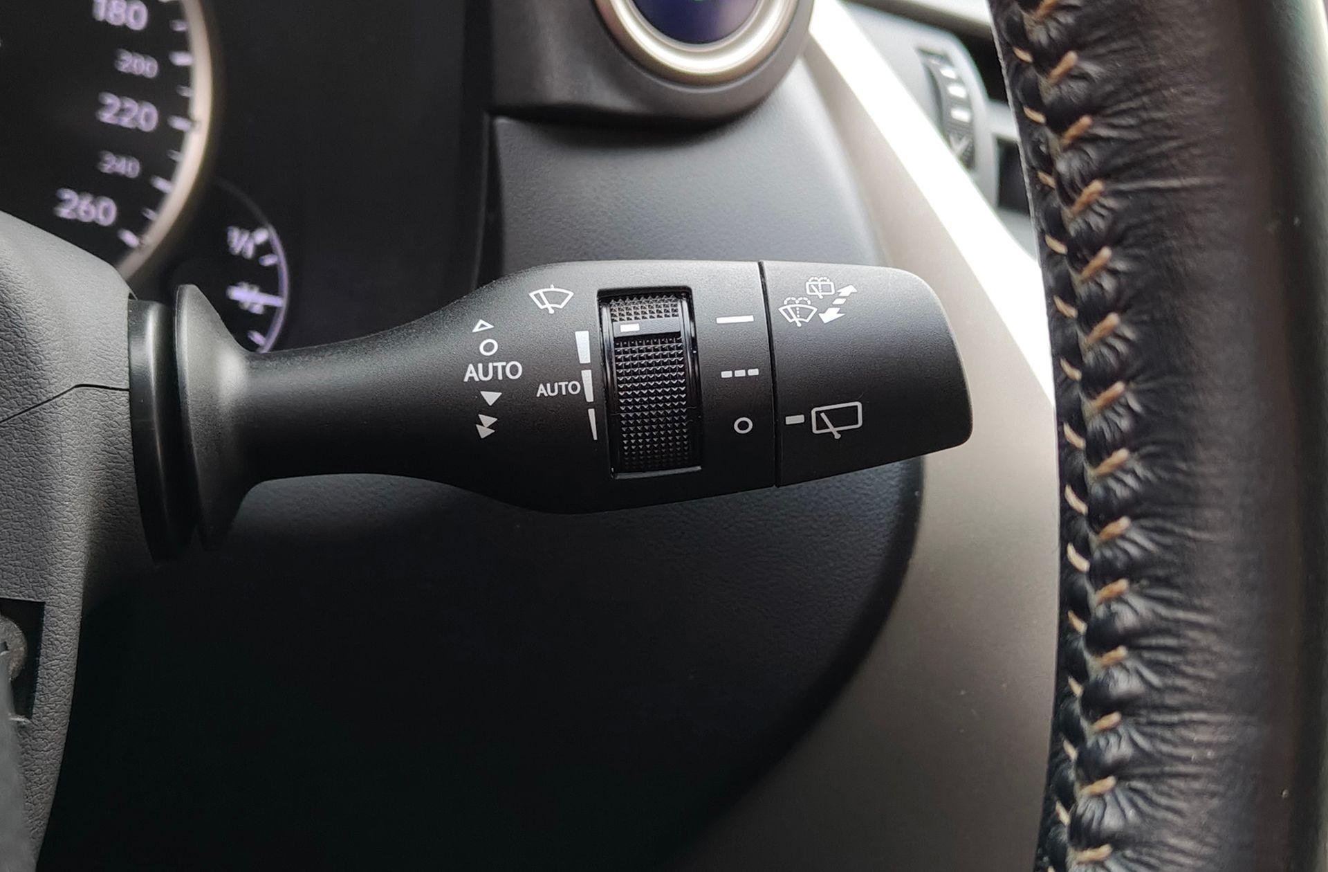 Lexus NX 300h Business Navigation 2WD - foto 26