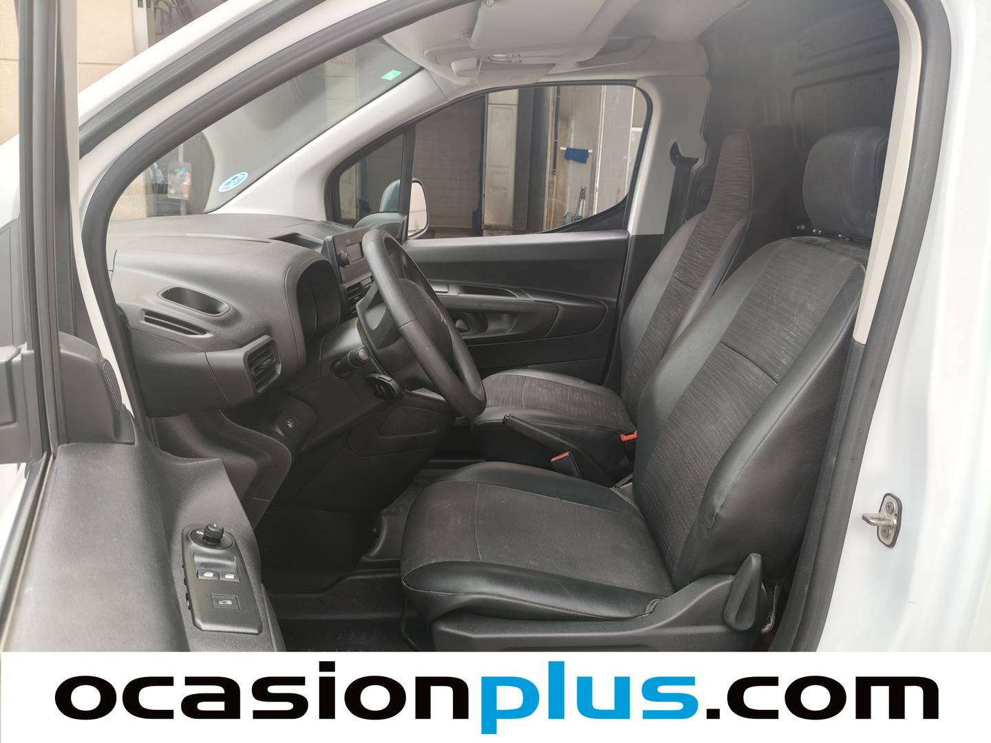 Foto asientos delanteros Citroën Berlingo Citroën Berlingo Furgon BlueHDi 100 Talla M Control (102 CV)