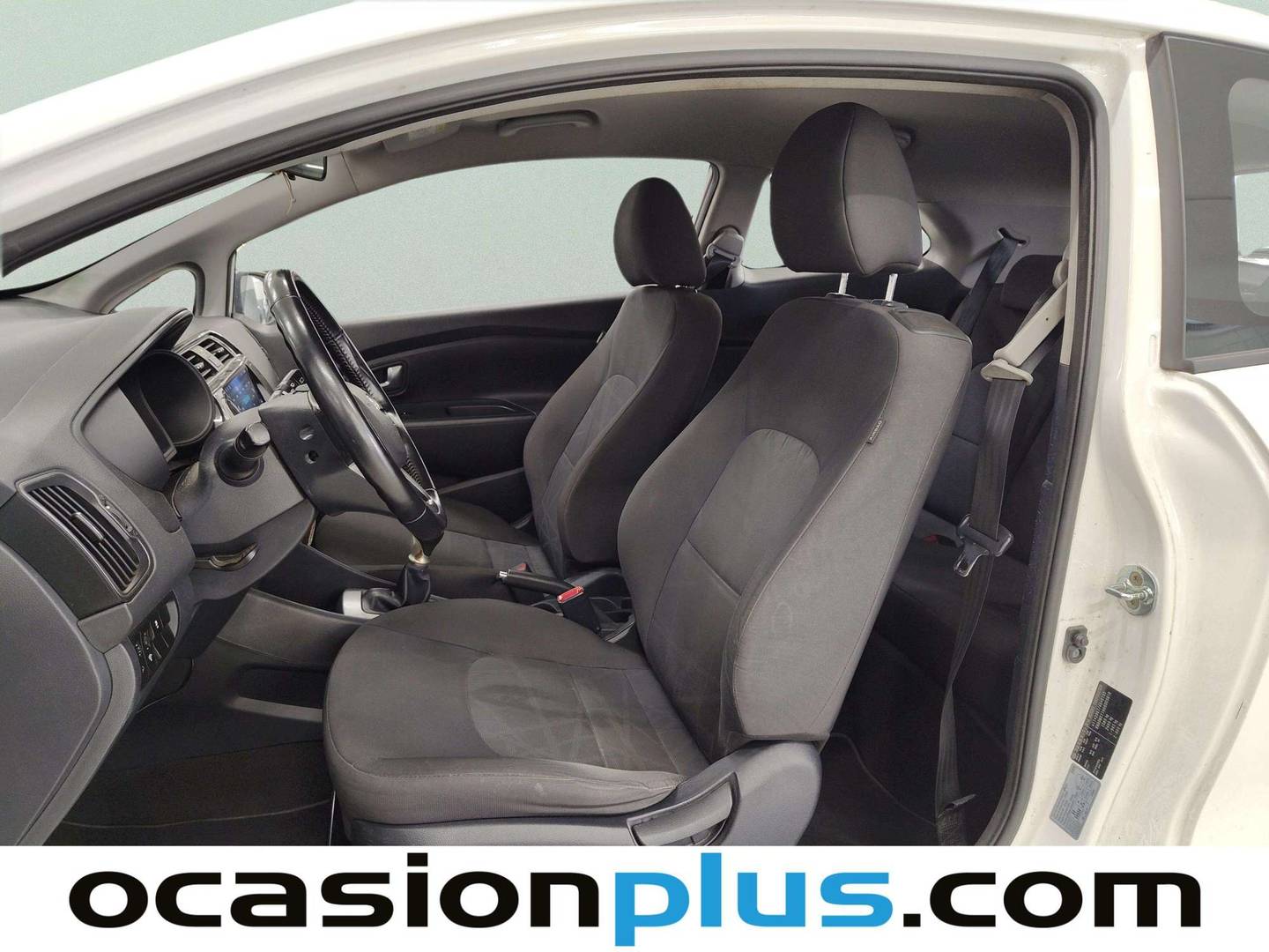 Foto asientos delanteros KIA Rio KIA Rio 1.2 CVVT Basic (85 CV)