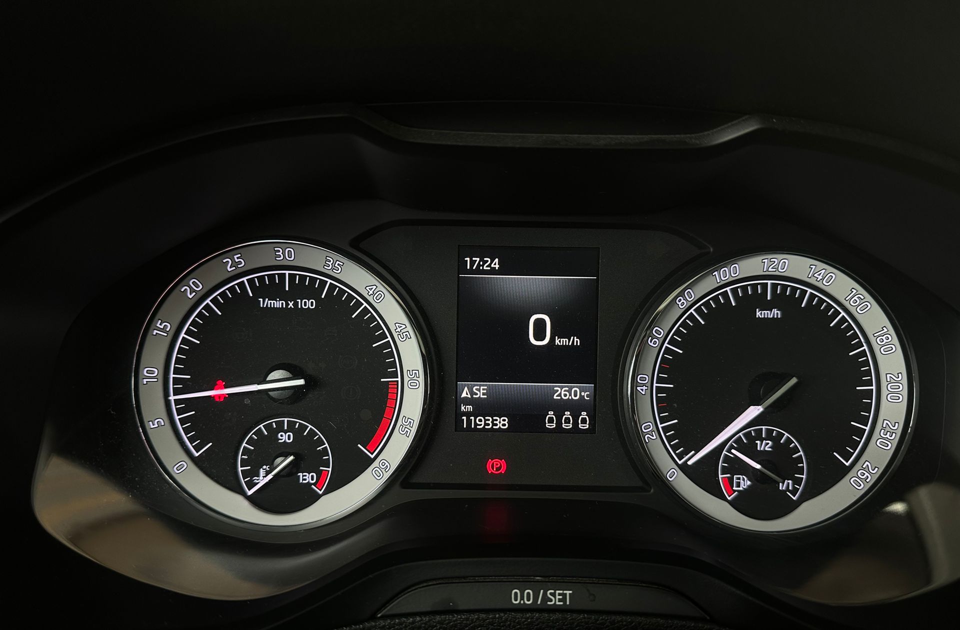 Škoda Karoq 1.6 TDI Like - foto 24