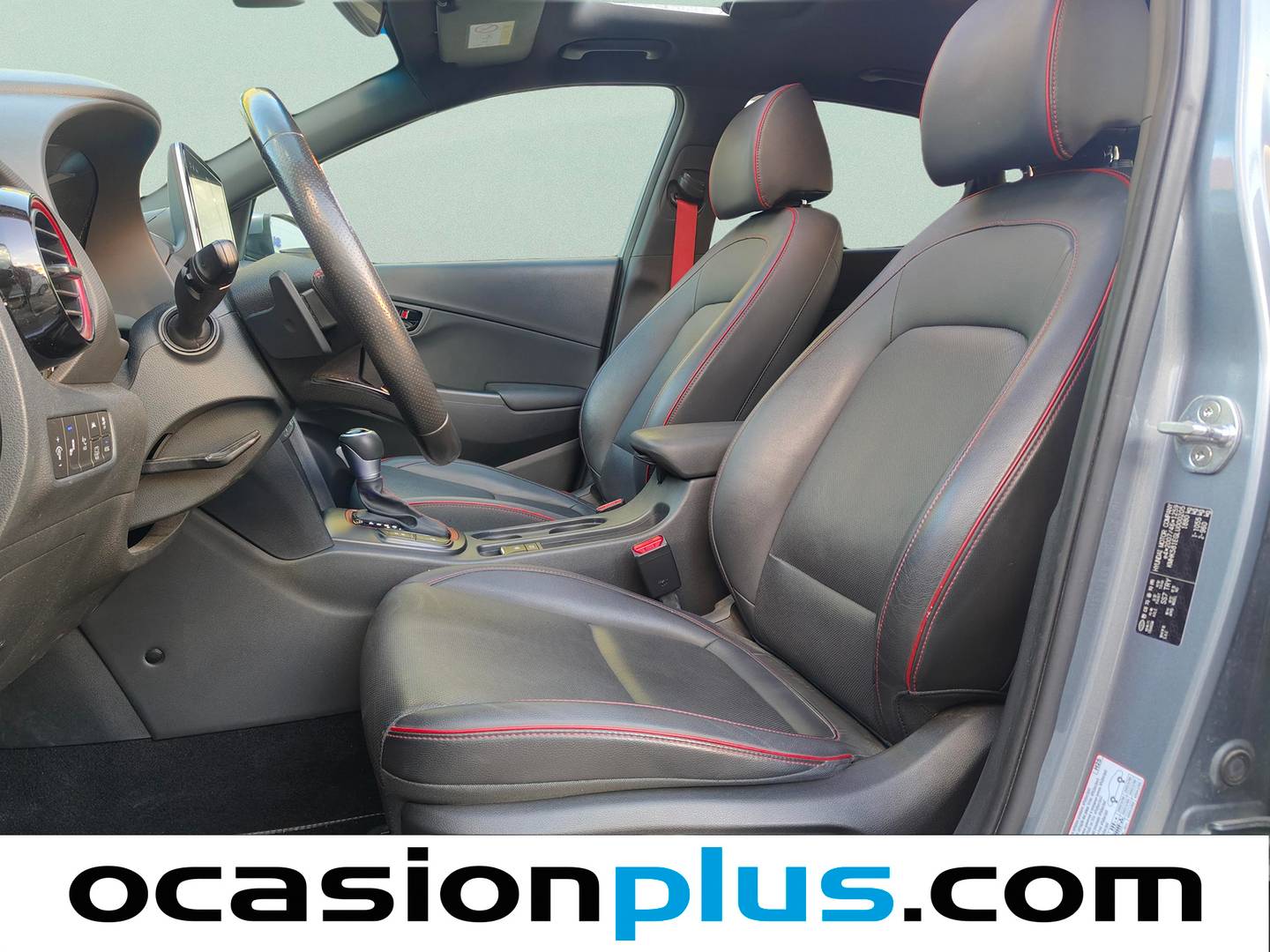Foto asientos delanteros Hyundai Kona Hyundai Kona 1.6 GDI HEV Style Sky Red DT (141 CV)