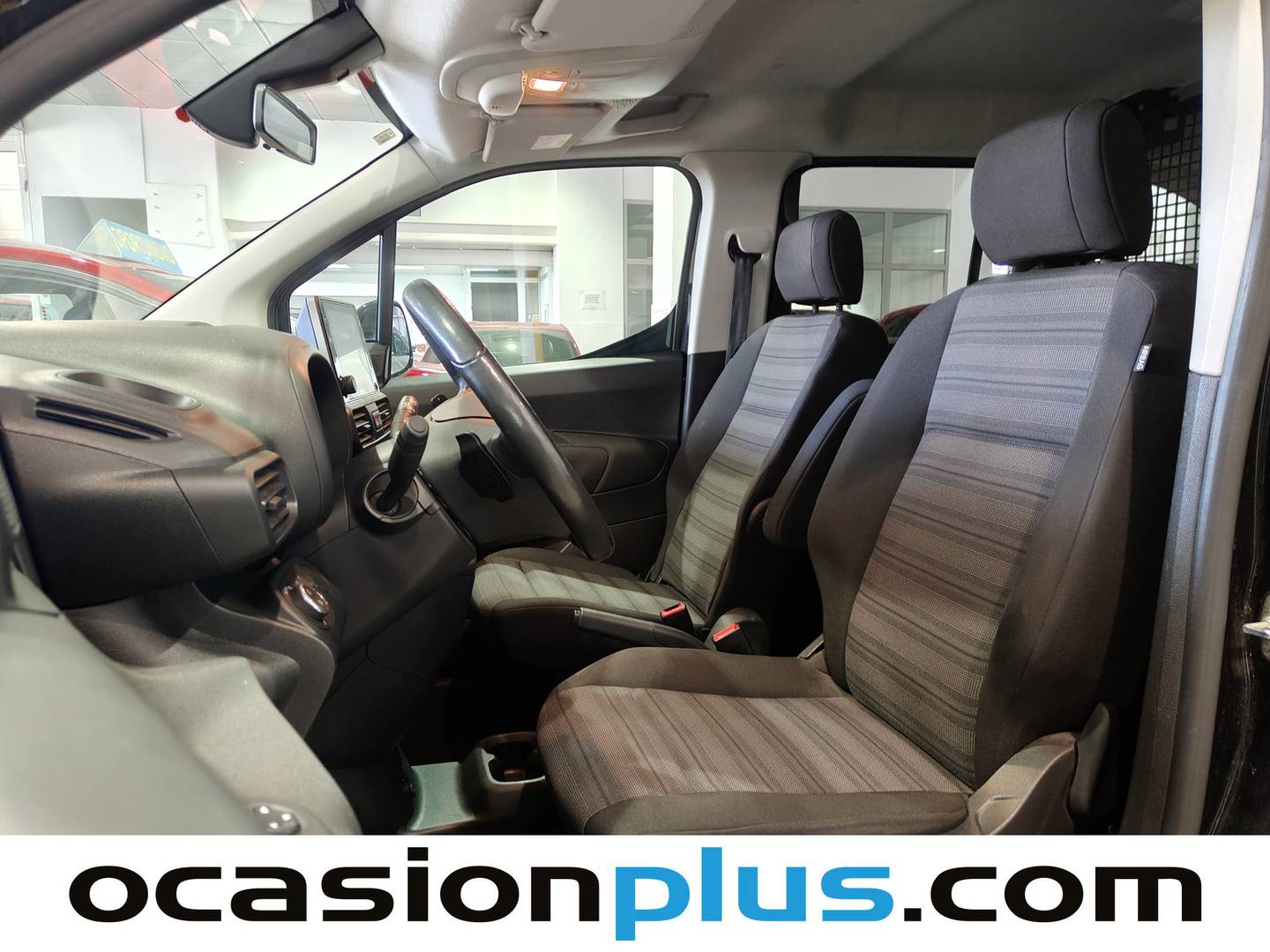 Foto asientos delanteros Opel Combo Life Opel Combo Life 1.5 TD Business Elegance Plus L1 AT (130 CV)