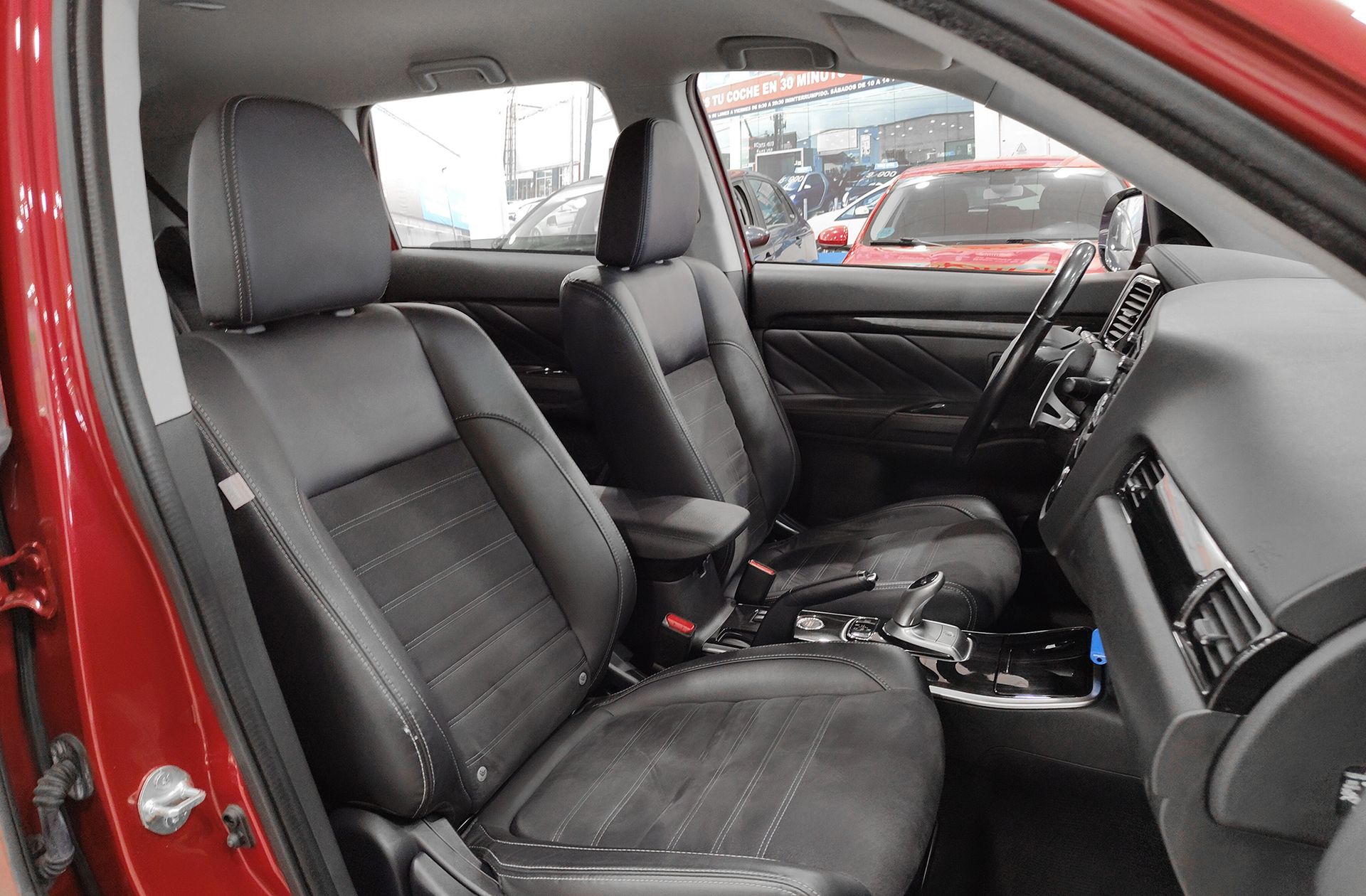 Mitsubishi Outlander 2.0 PHEV Kaiteki 4WD - foto 21