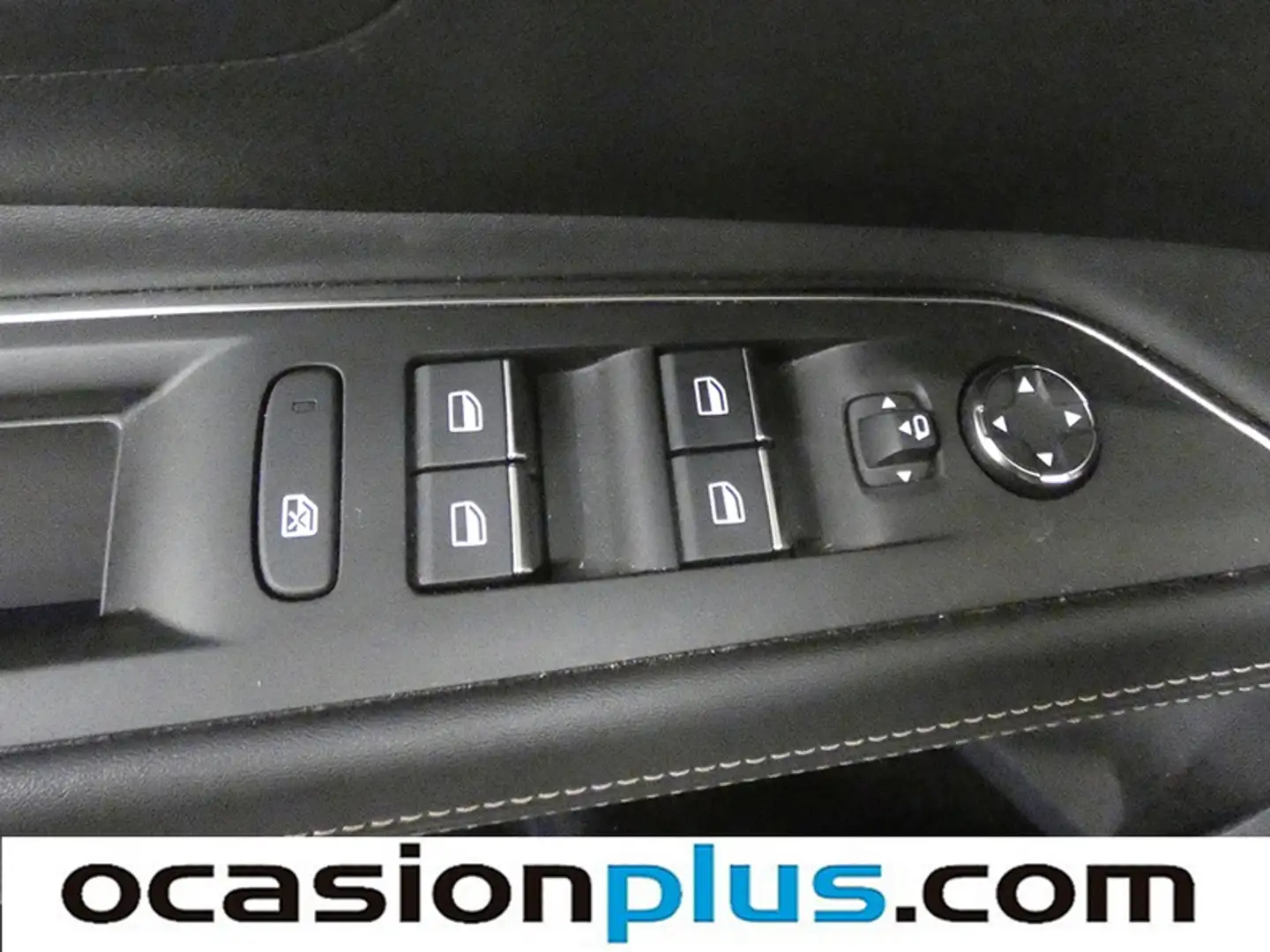 Foto Peugeot 3008 Hybrid Peugeot 3008 Hybrid 300 GT Pack e-EAT8 (300 CV)