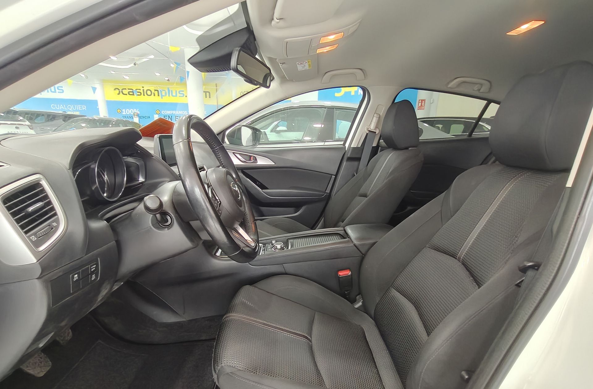 Mazda3 2.0 GE Black Tech Edition - foto 10