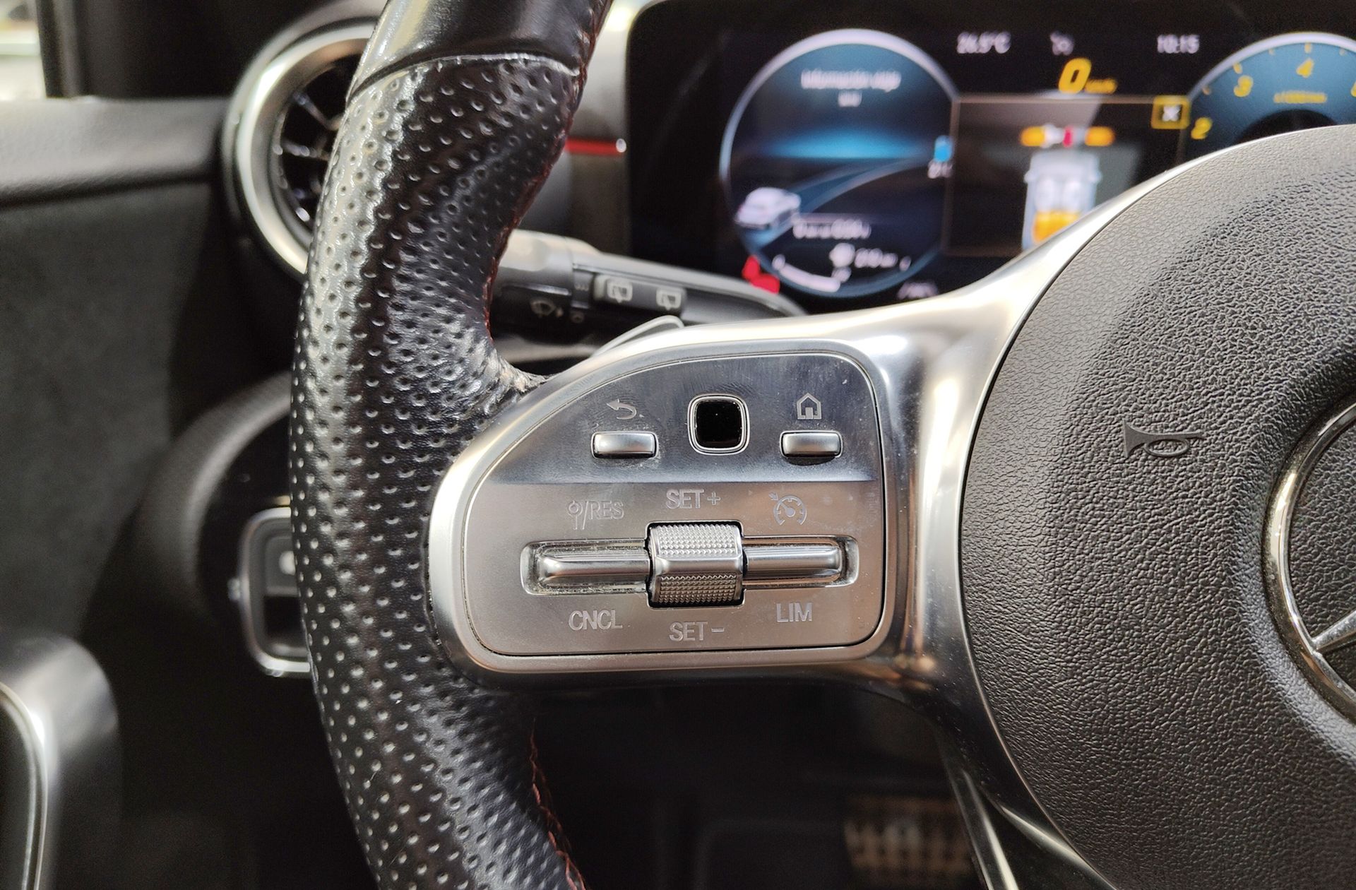 Mercedes-Benz Clase A 180 Paquete AMG - foto 34