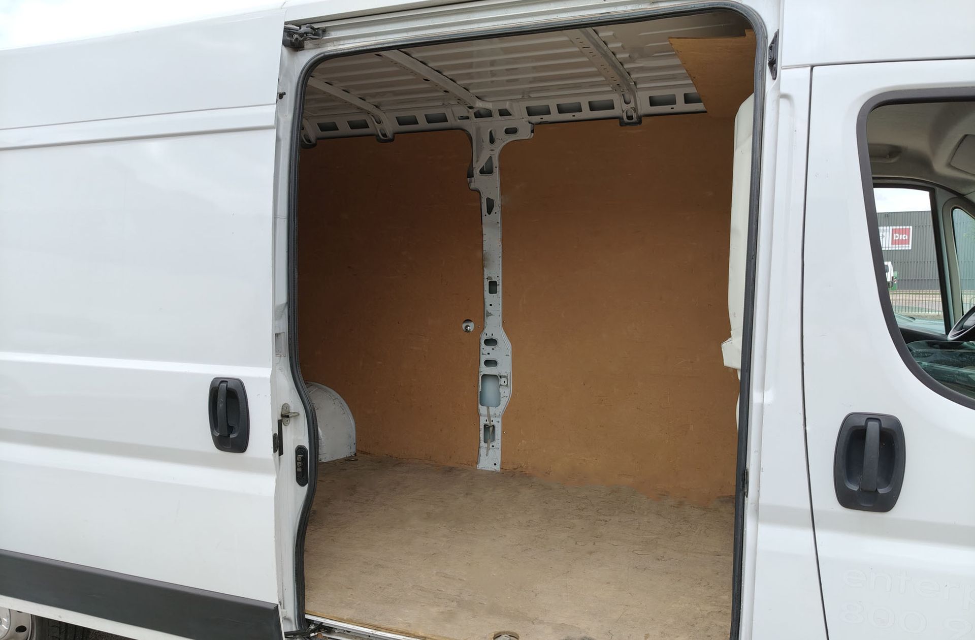 Peugeot Boxer Furgon BlueHDi 140 335 L3H2 - foto 13