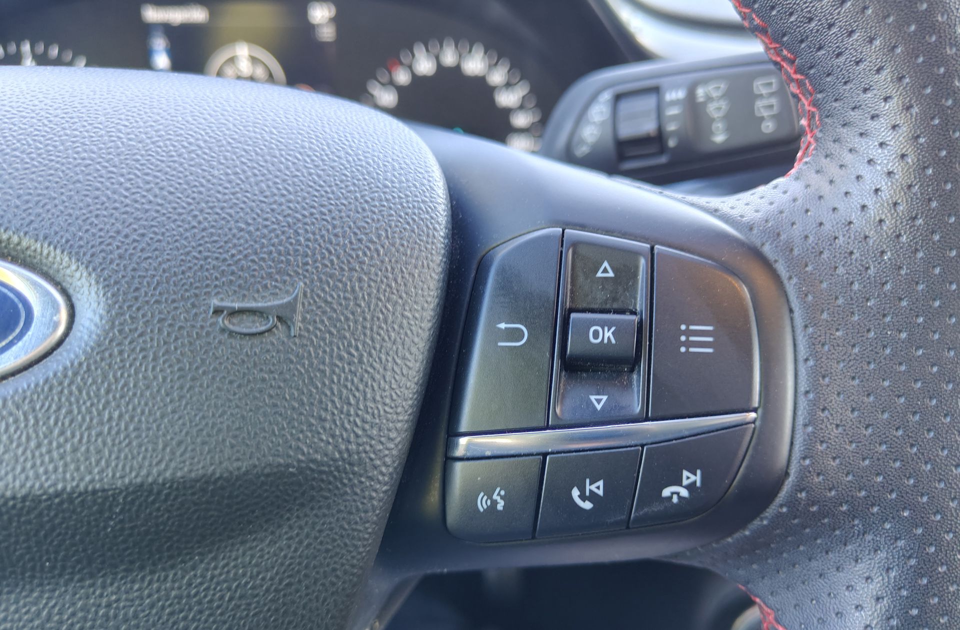 Ford Fiesta 1.0 EcoBoost MHEV ST-Line - foto 25