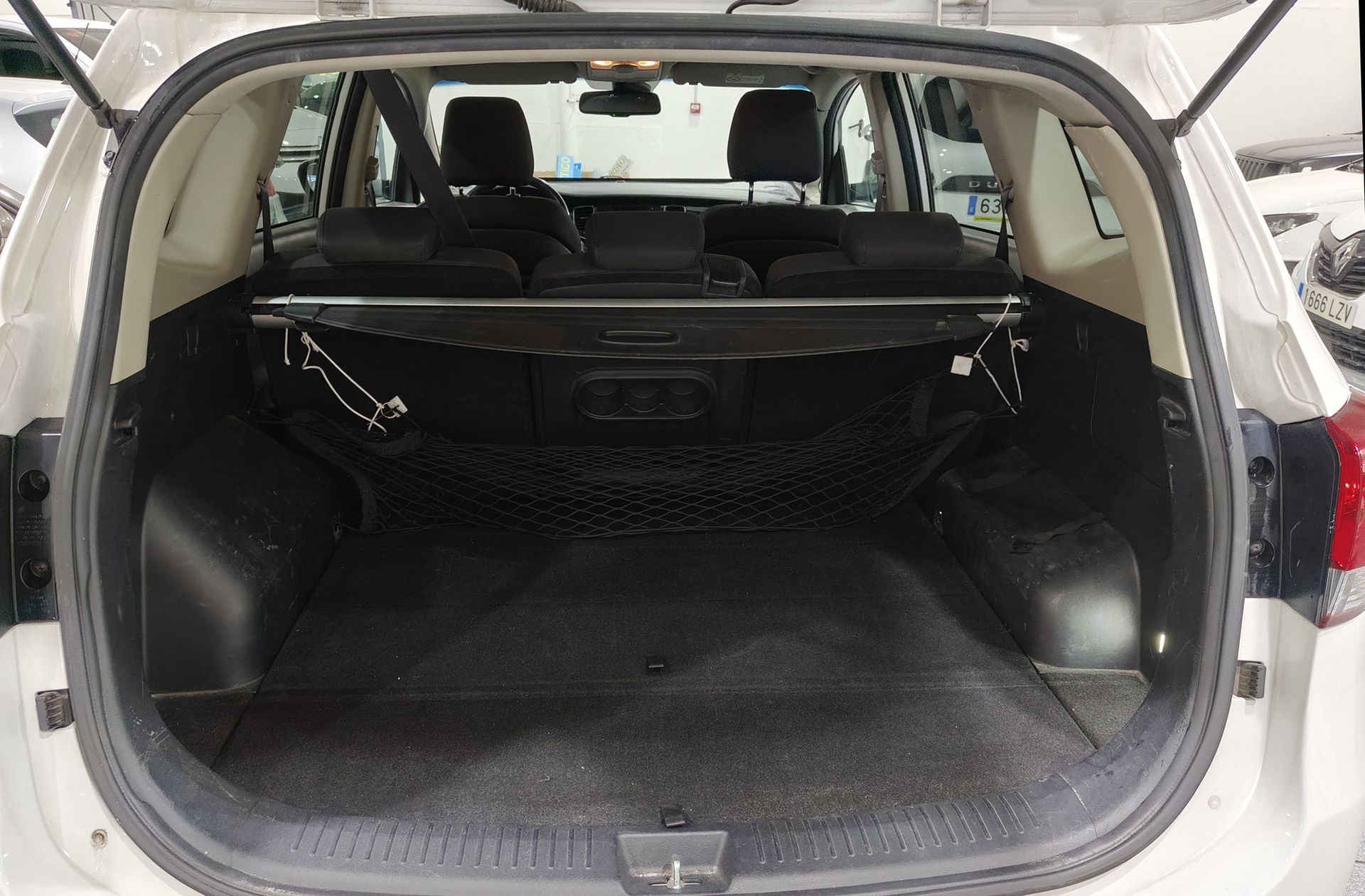Kia Carens 1.6 GDi Uefa Euro 2016 Eco-Dynamics - foto 16