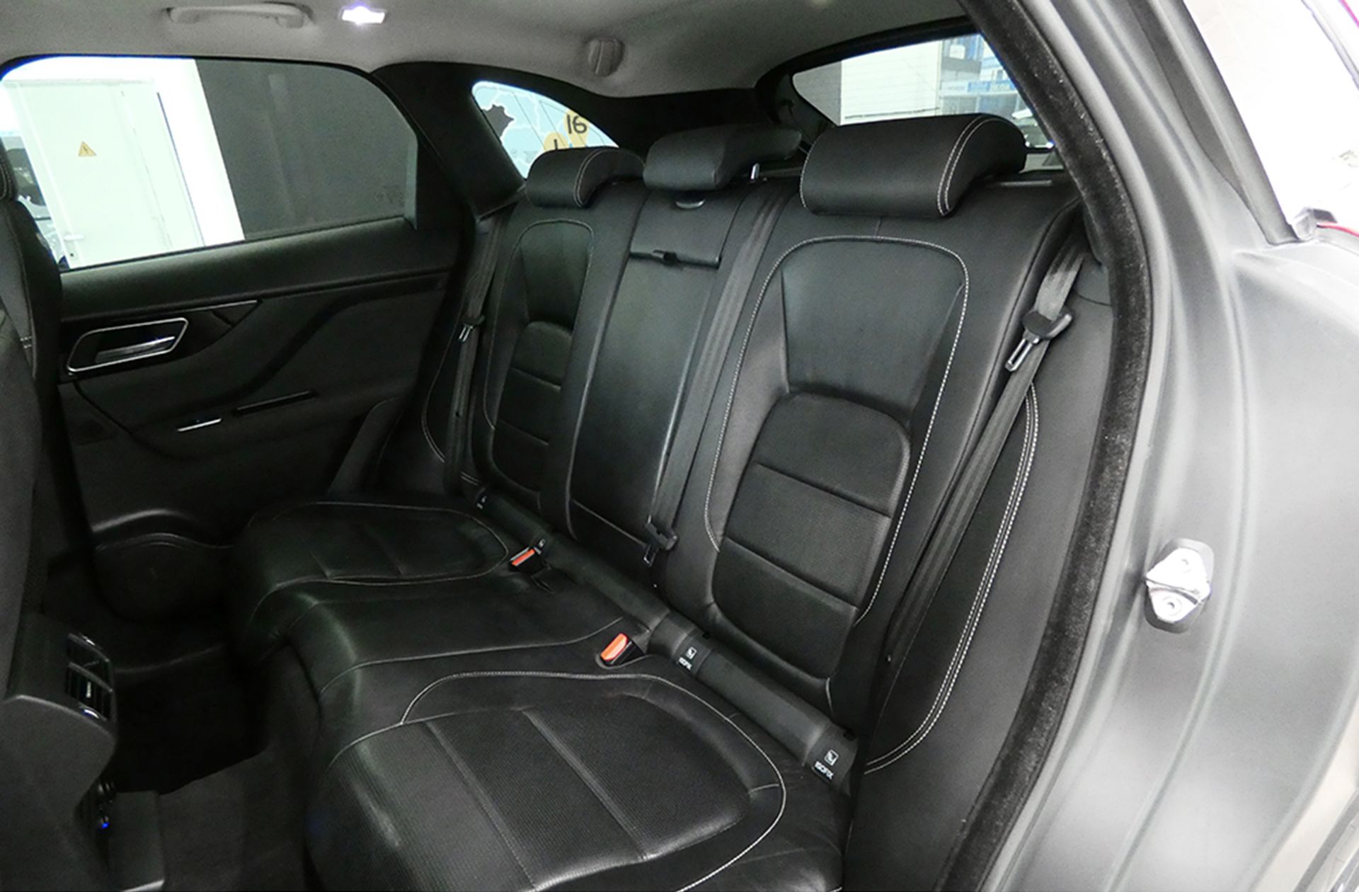 Jaguar F-Pace 2.0L i4D Prestige AWD - foto 14