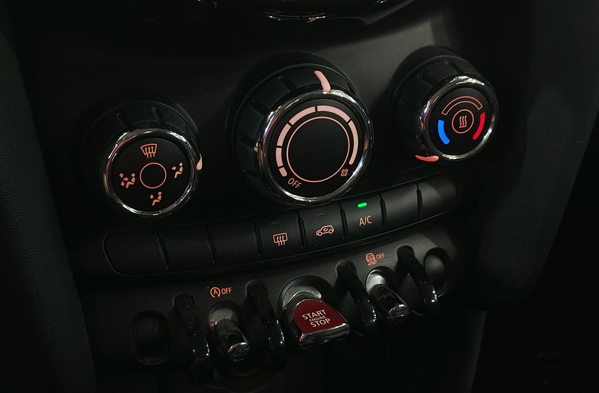 MINI Cooper One D - foto 24