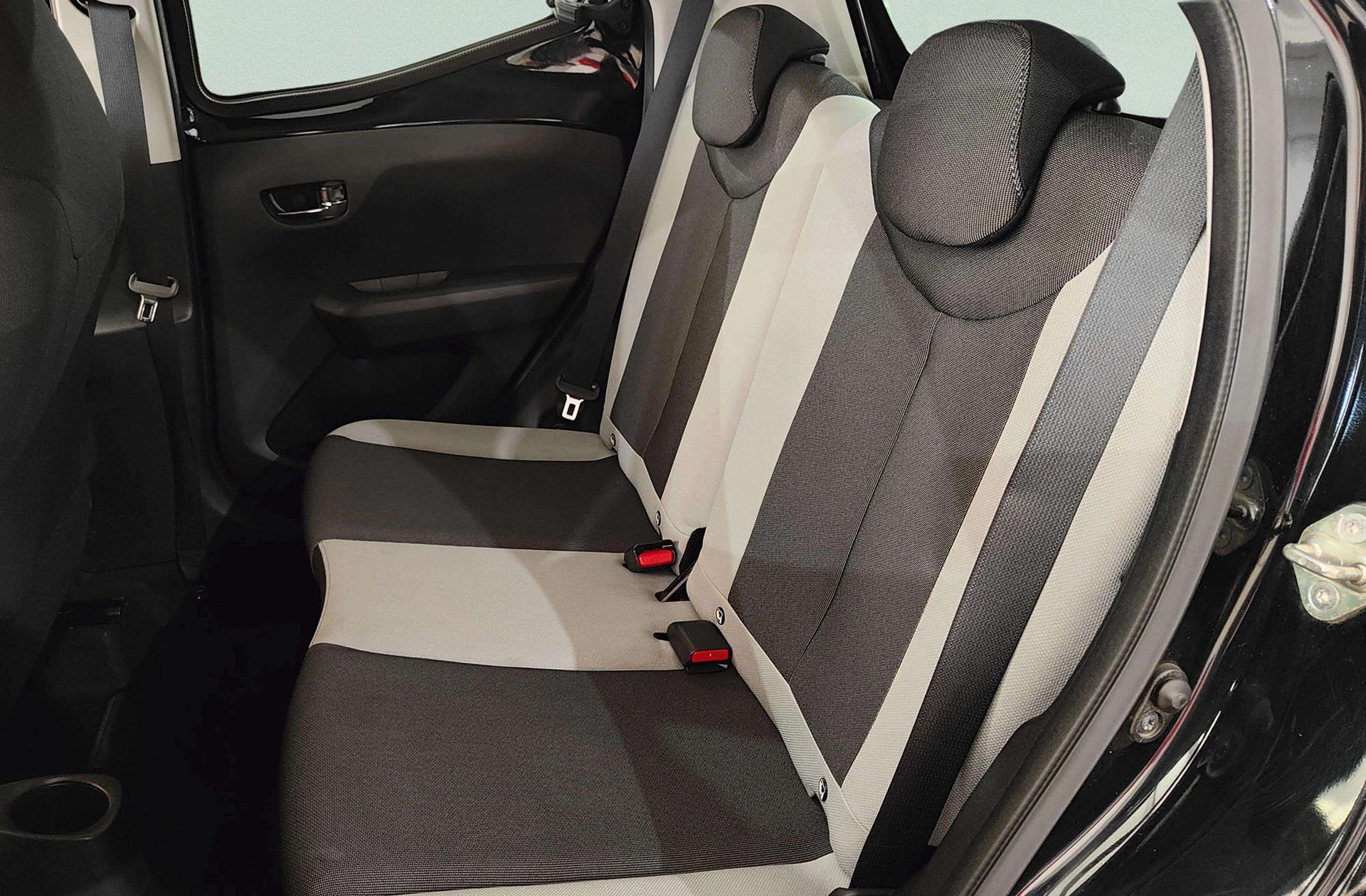 Toyota Aygo 1.0 70 x-play - foto 10