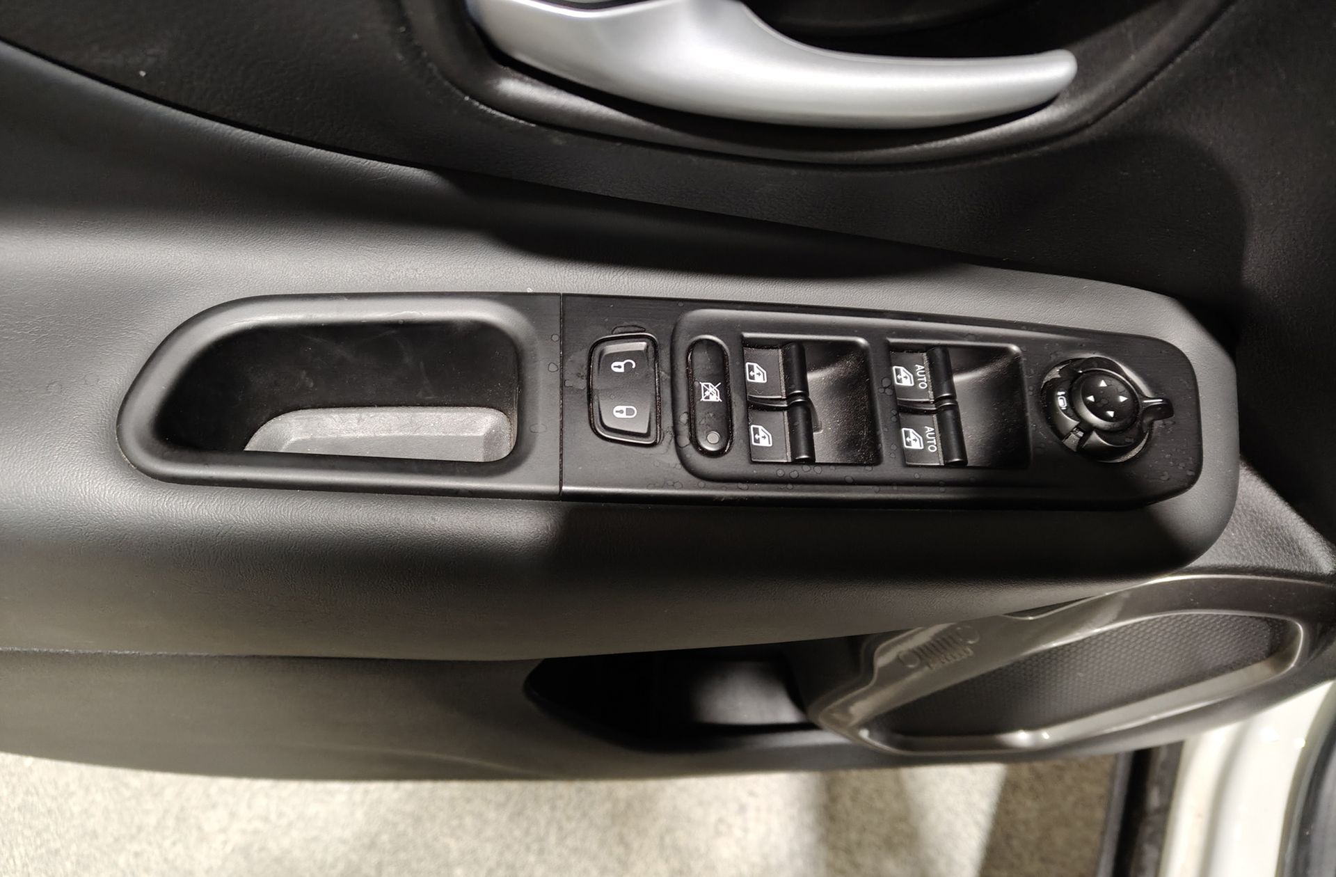 Jeep Renegade eHybrid 1.5 Altitude DCT - foto 34