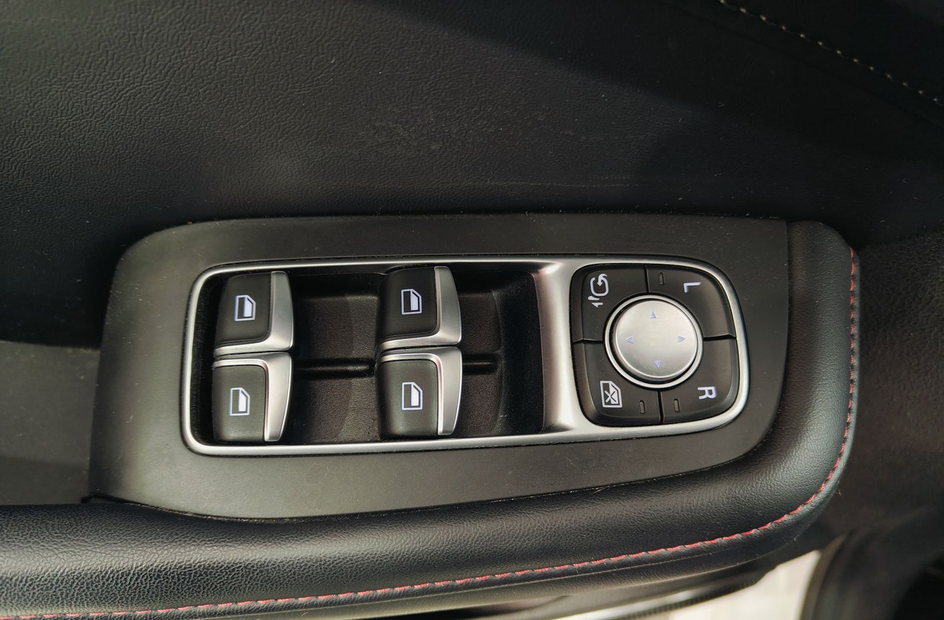 MG HS 1.5 Turbo GDI Comfort DCT - foto 33