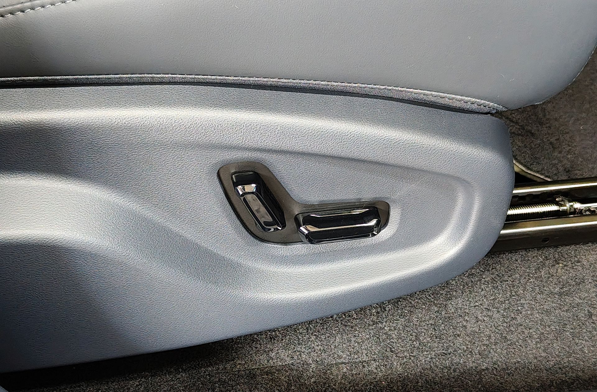 Geely Starray EM-i 1.5 PHEV Pro - foto 21