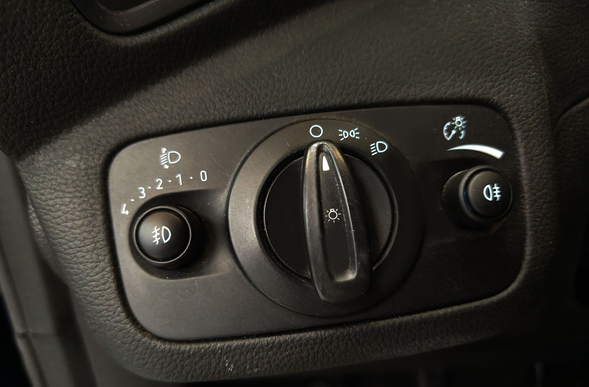 Ford C-Max 1.0 EcoBoost Trend+ - foto 28