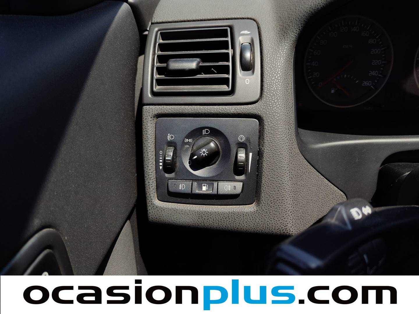 Equipamiento del Volvo C30 Volvo C30 1.6D Momentum (109 CV)
